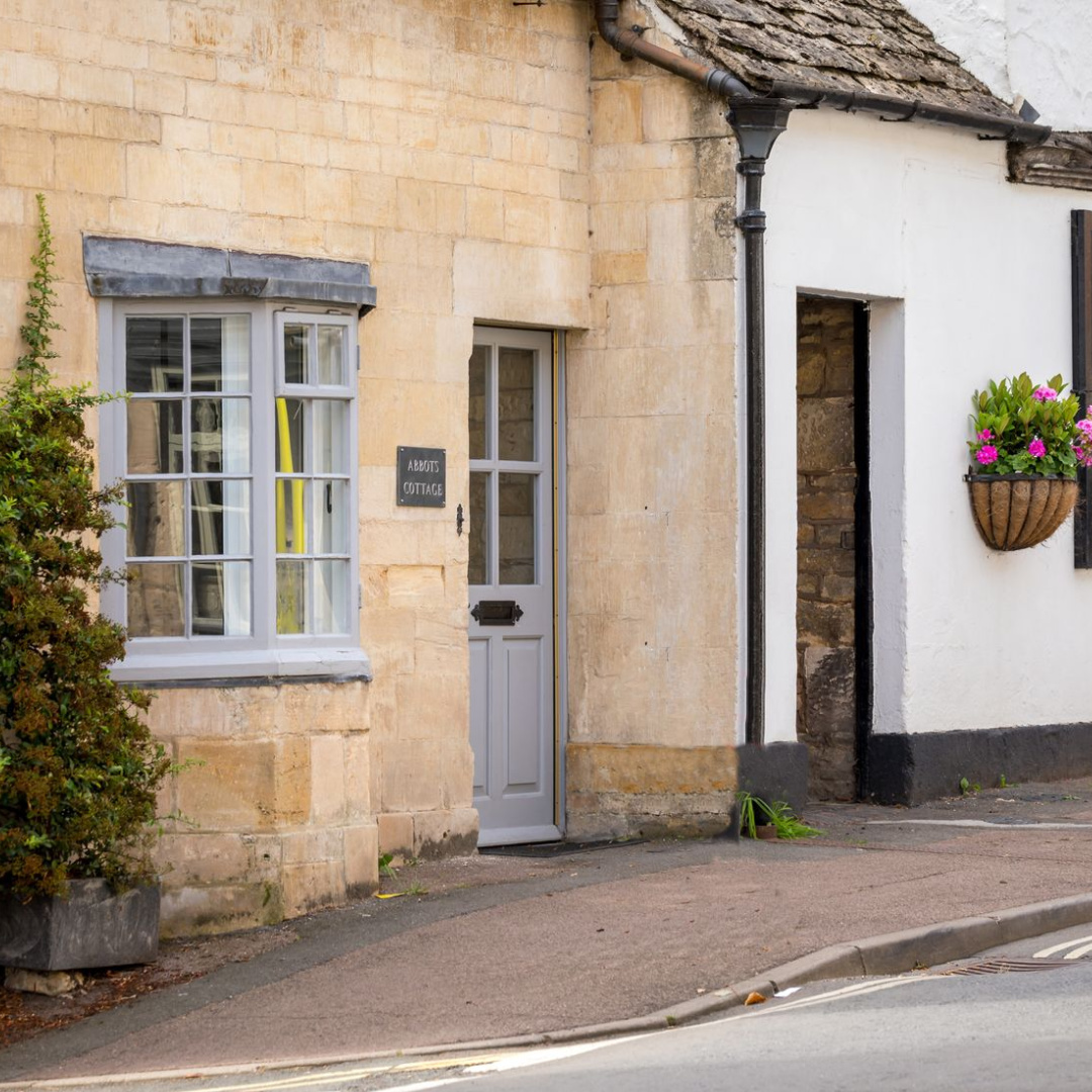 Exterior of Abbots Cottage - a charming vacation rental in the Cotswolds. #cotswoldscottages