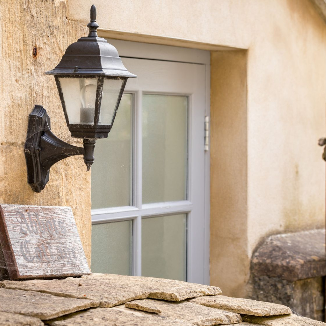 Exterior of Abbots Cottage - a charming vacation rental in the Cotswolds. #cotswoldscottages