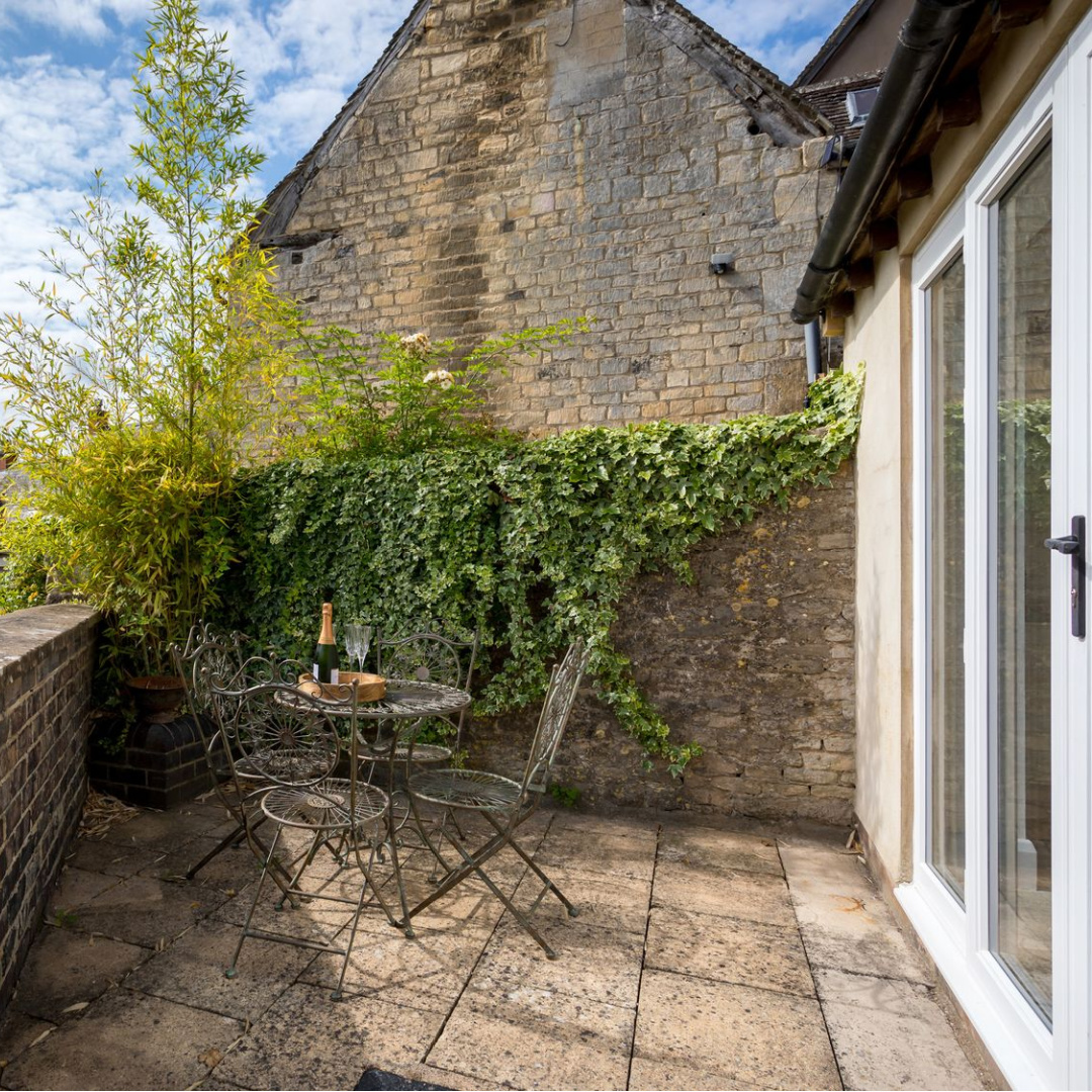 Exterior of Abbots Cottage - a charming vacation rental in the Cotswolds. #cotswoldscottages