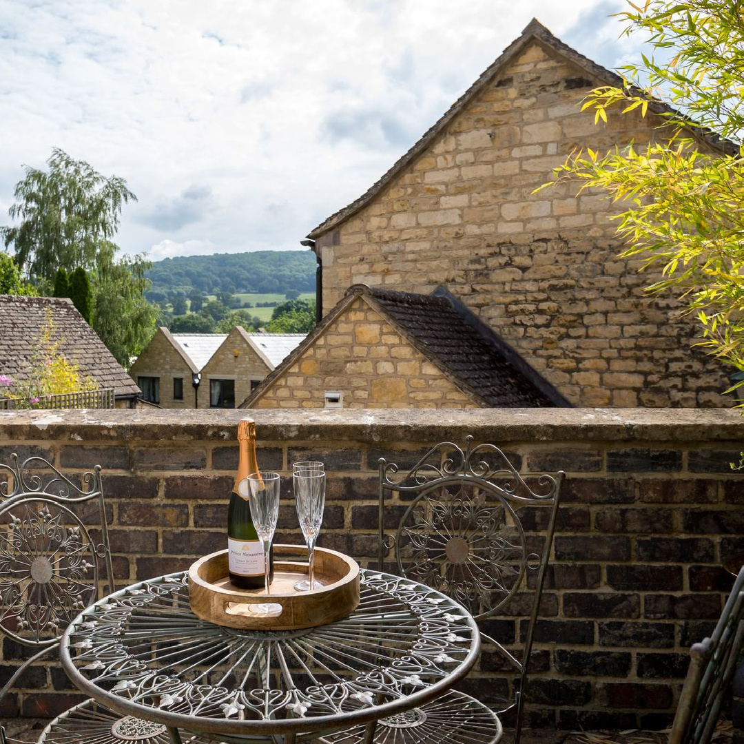 Exterior of Abbots Cottage - a charming vacation rental in the Cotswolds. #cotswoldscottages