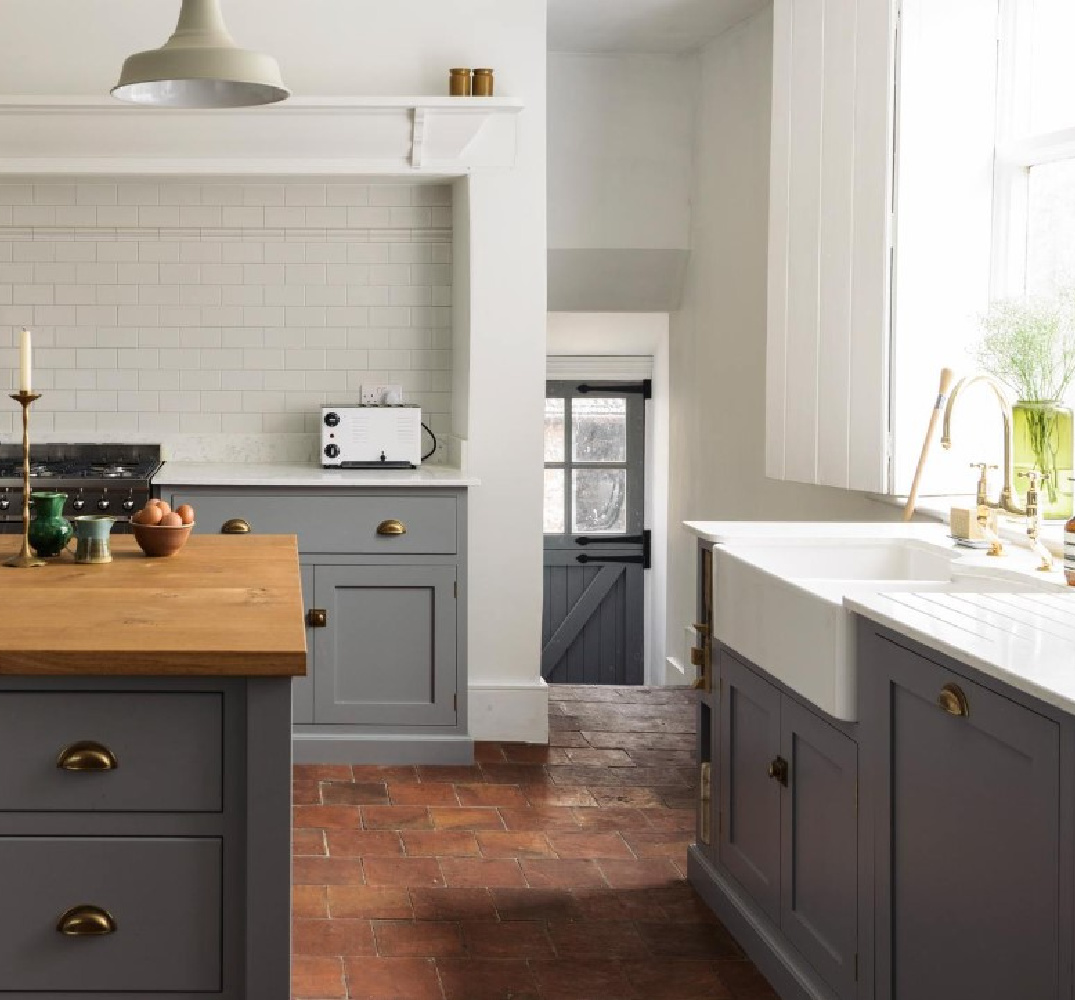 deVOL Shaker style kitchen with blue gray cabinets. #bluekitchens #shakerkitchen