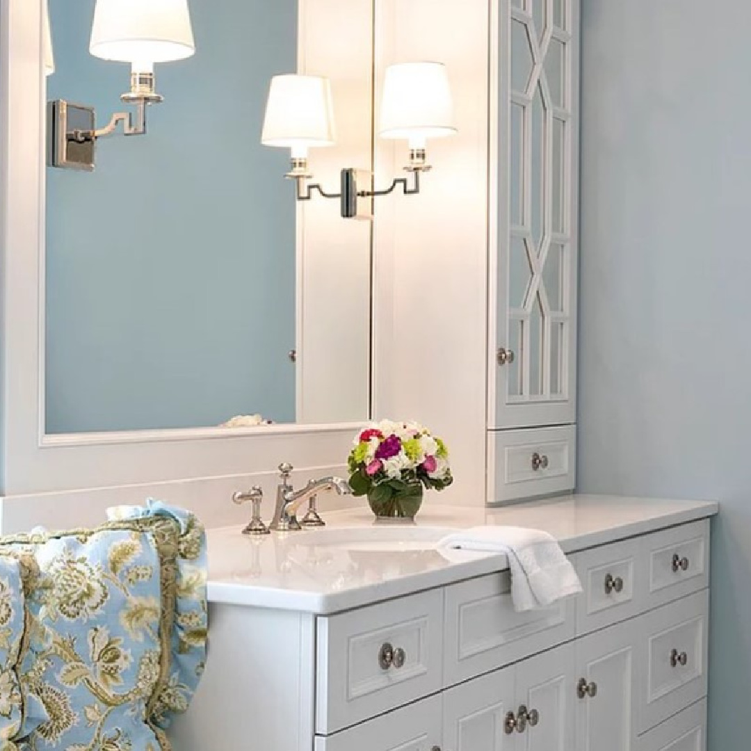 BM Decorators White paint color on a bathroom vanity. #bmdecoratorswhite #whitepaintcolors