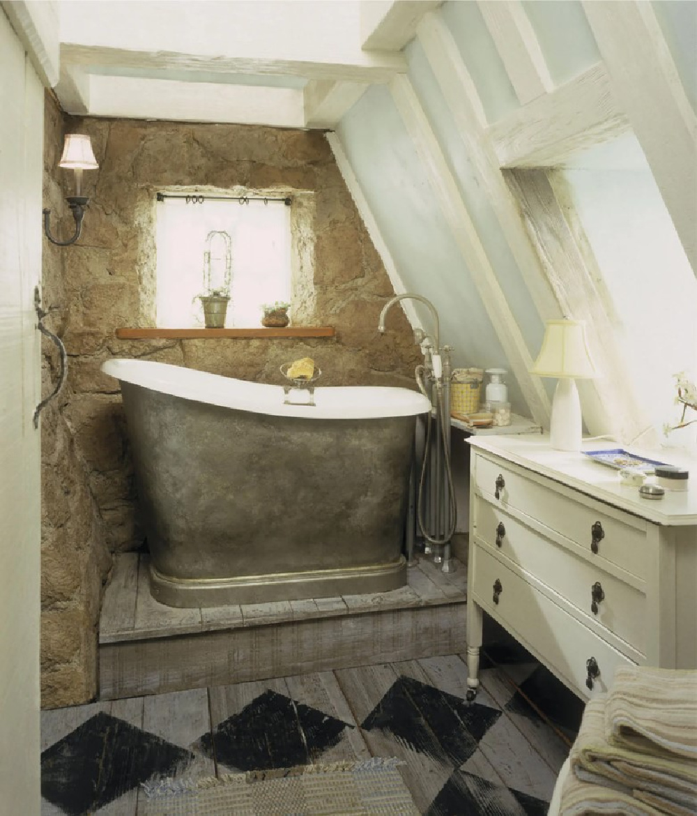 Tiny tub and bathroom in the English cottage in THE HOLIDAY where Kate Winslet's character lives. #theholiday #rosehillcottage