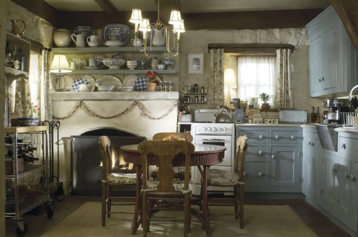 Kitchen in the English cottage in THE HOLIDAY where Kate Winslet's character lives. #theholiday #rosehillcottage