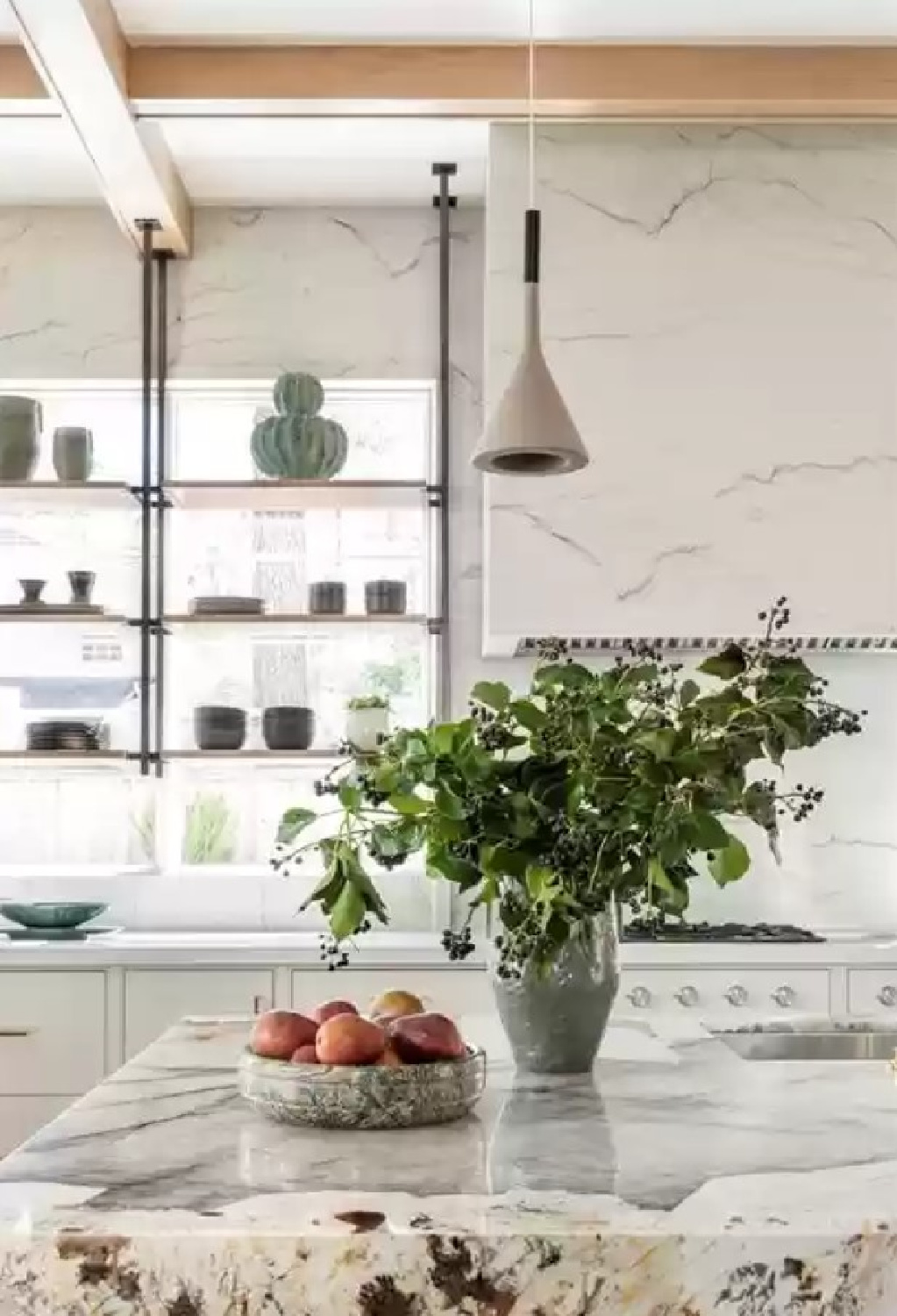 Luxurious modern French kitchen design in Houston (Gingham Dr.). #timelesskitchen #modernfrench #kitchendesign