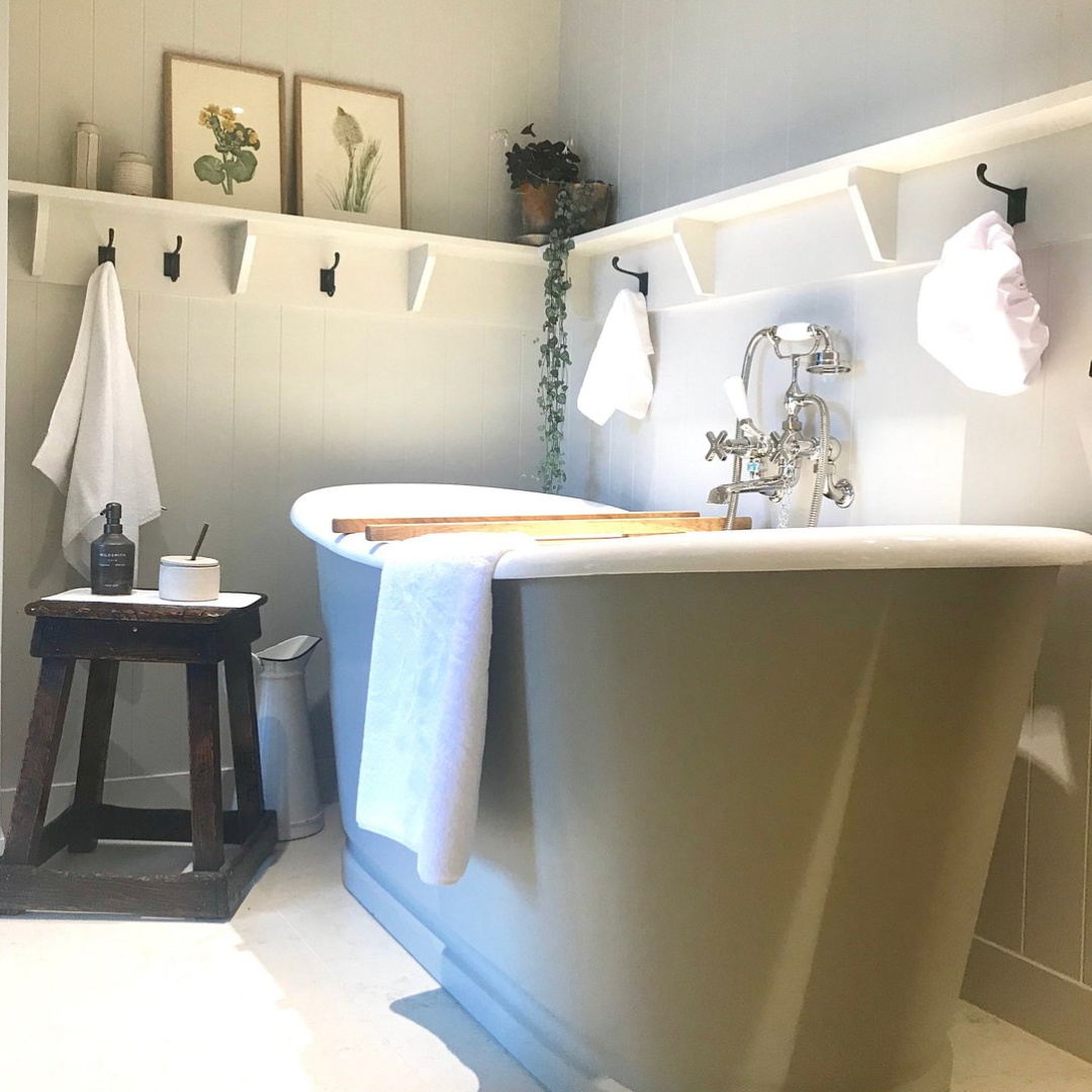 Heckfield Place (Hampsire, England) cozy yet luxurious bath with tub featuring restful natural moody colors and English countryside charm - design by Ben Thompson. #heckfieldplace #bathroomdesign