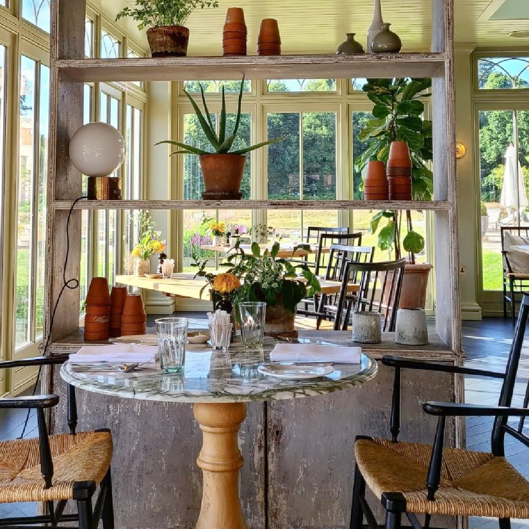Sunny dining area at Heckfield Place (Hampsire, England), a cozy luxurious hotel on 400 acres of English countryside - design by Ben Thompson. #heckfieldplace #bistrodining