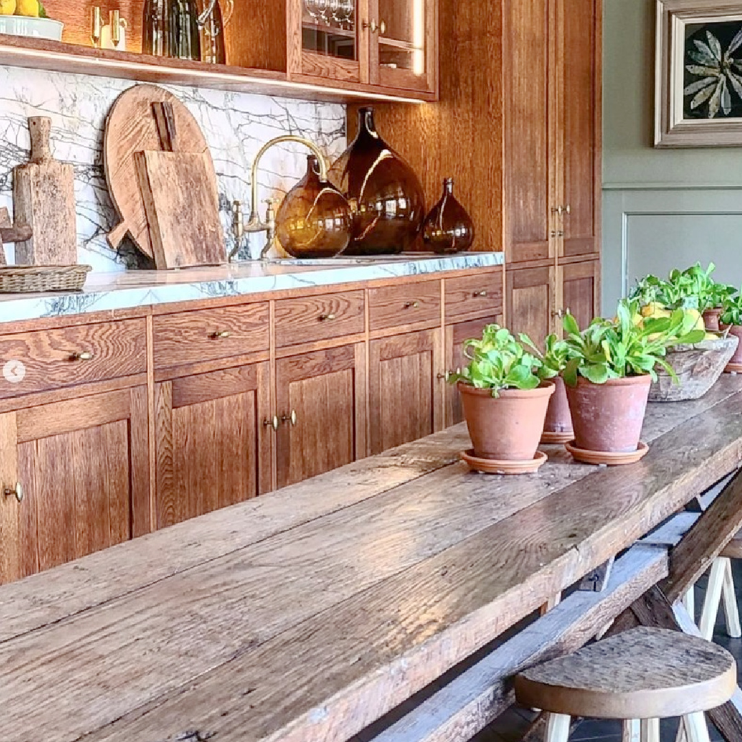 Heckfield Place rustic decor in a bar dining area - design by Ben Thompson. #modernfarmhouse