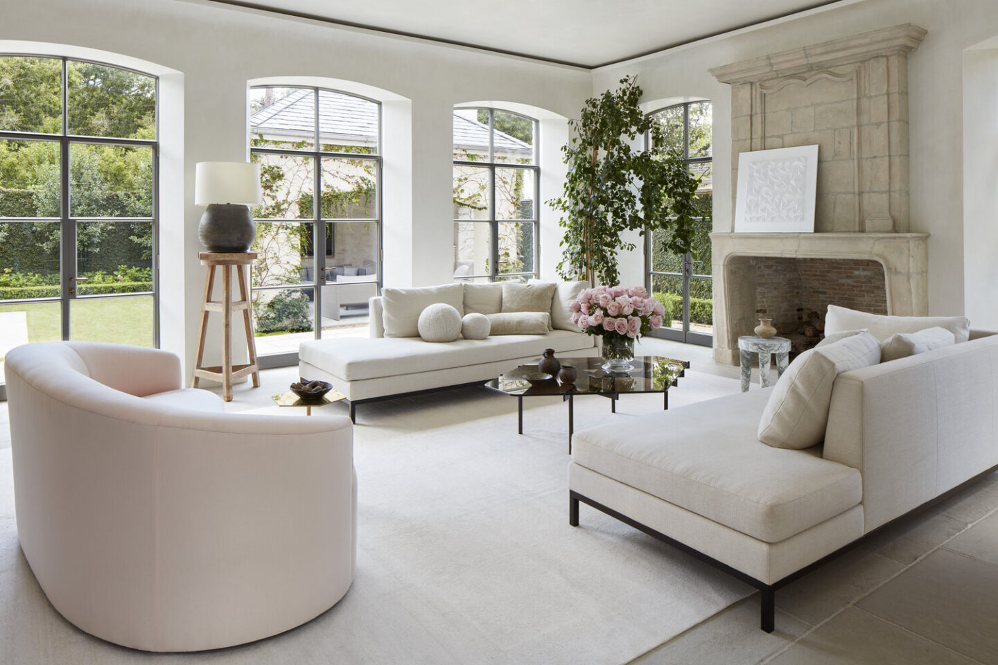 Modern French living room with elegant white mix of antiques - design by Jill Egan and architecture by Kirby Mears. #modernfrench #livingrooms