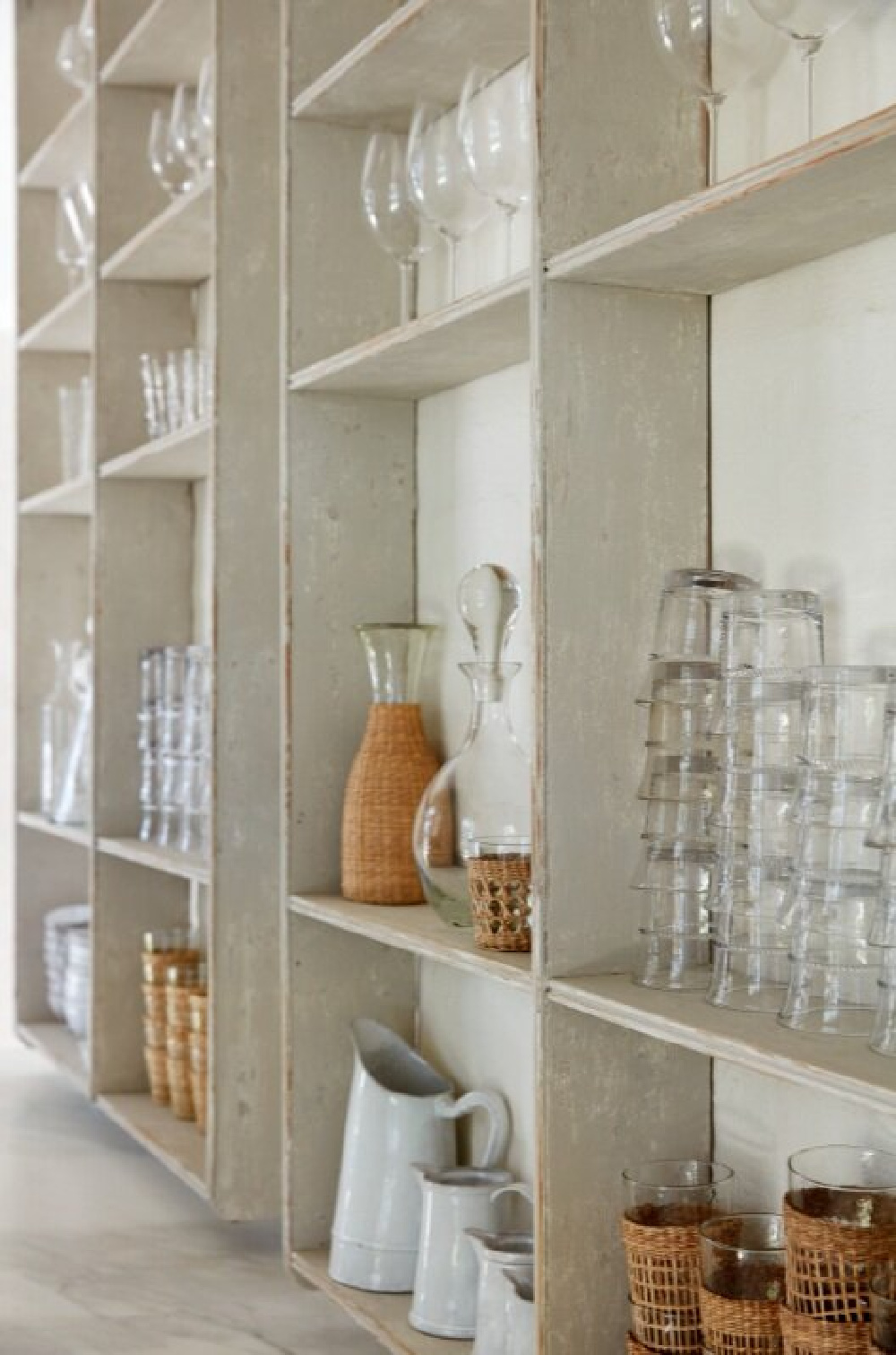 Modern French kitchen with rustic elegant design by Jill Egan and architecture by Kirby Mears. #modernfrench #kitchendesign