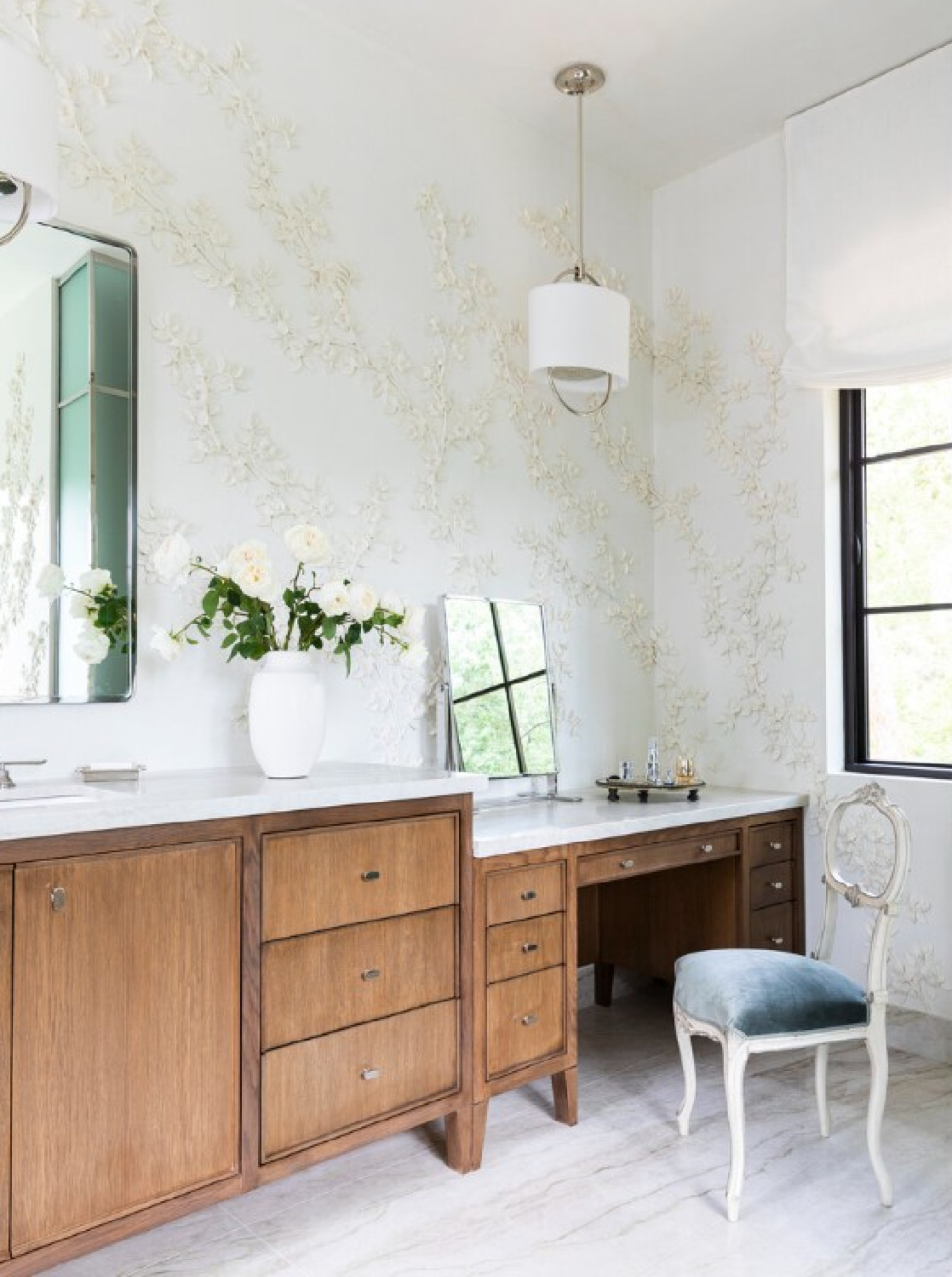 Timeless and sophisticated bathroom design by Marie Flanigan (West Lane). #timelessdesign #luxuriousbathroom