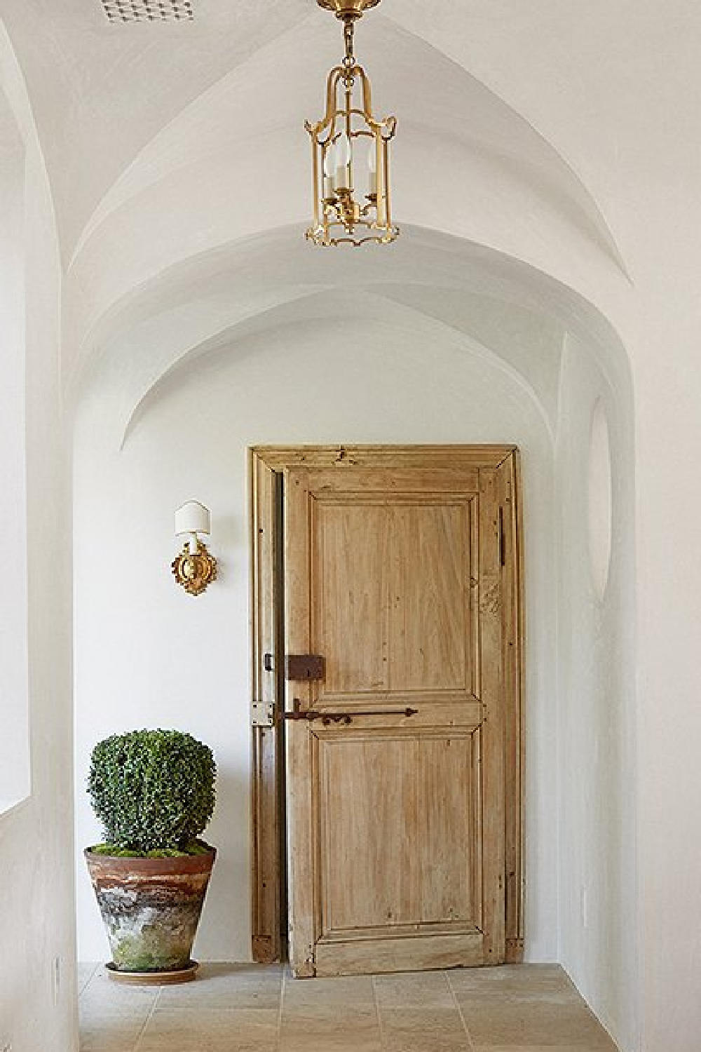 Breathtaking architecture and reclaimed antiques - Patina Farm (Brooke Giannetti) European country farmhouse in Ojai. #patinafarm #europeancountry #archedceiling