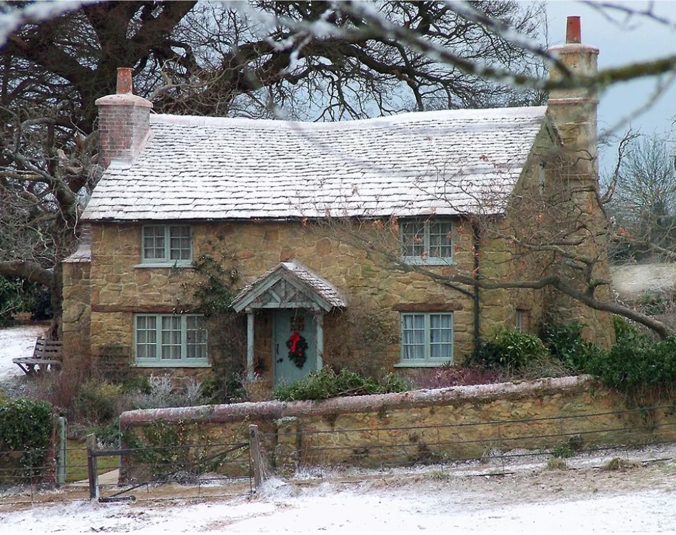 The cottage in THE HOLIDAY known as Rosehill Cottage where Kate Winslet's character Iris lives. #theholiday #rosehillcottage