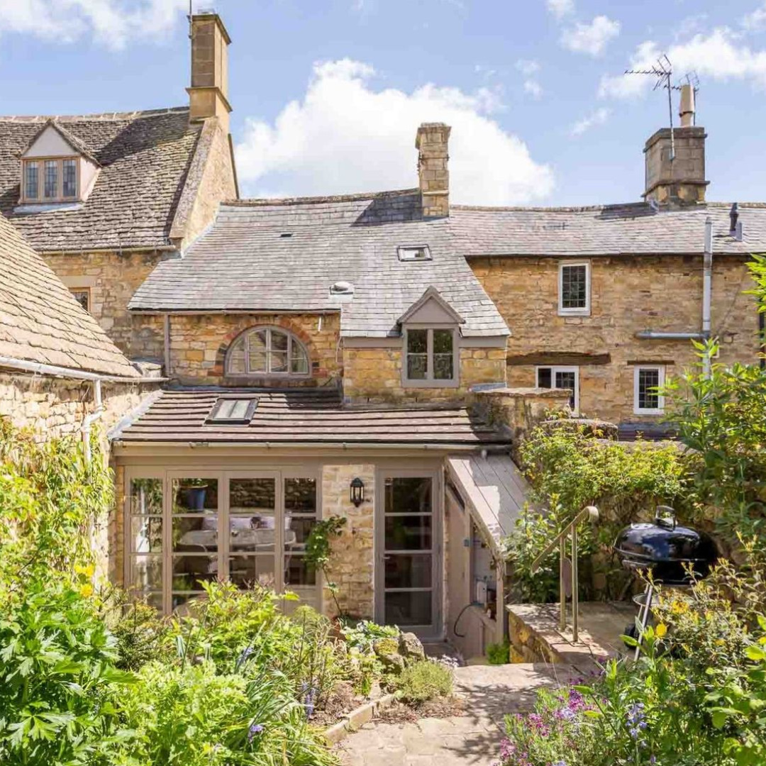 Beautiful stone exterior of Stanley Cottge (Chipping Campden) - a Cotswolds cottage vacation rental.