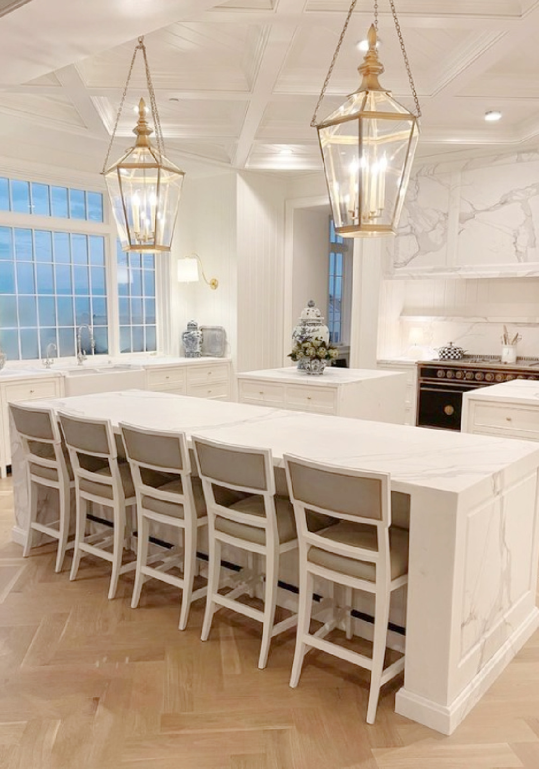 All white marble kitchen with brass lanterns and luxurious French range - The Fox Group. #allwhitekitchens #classicwhitekitchen