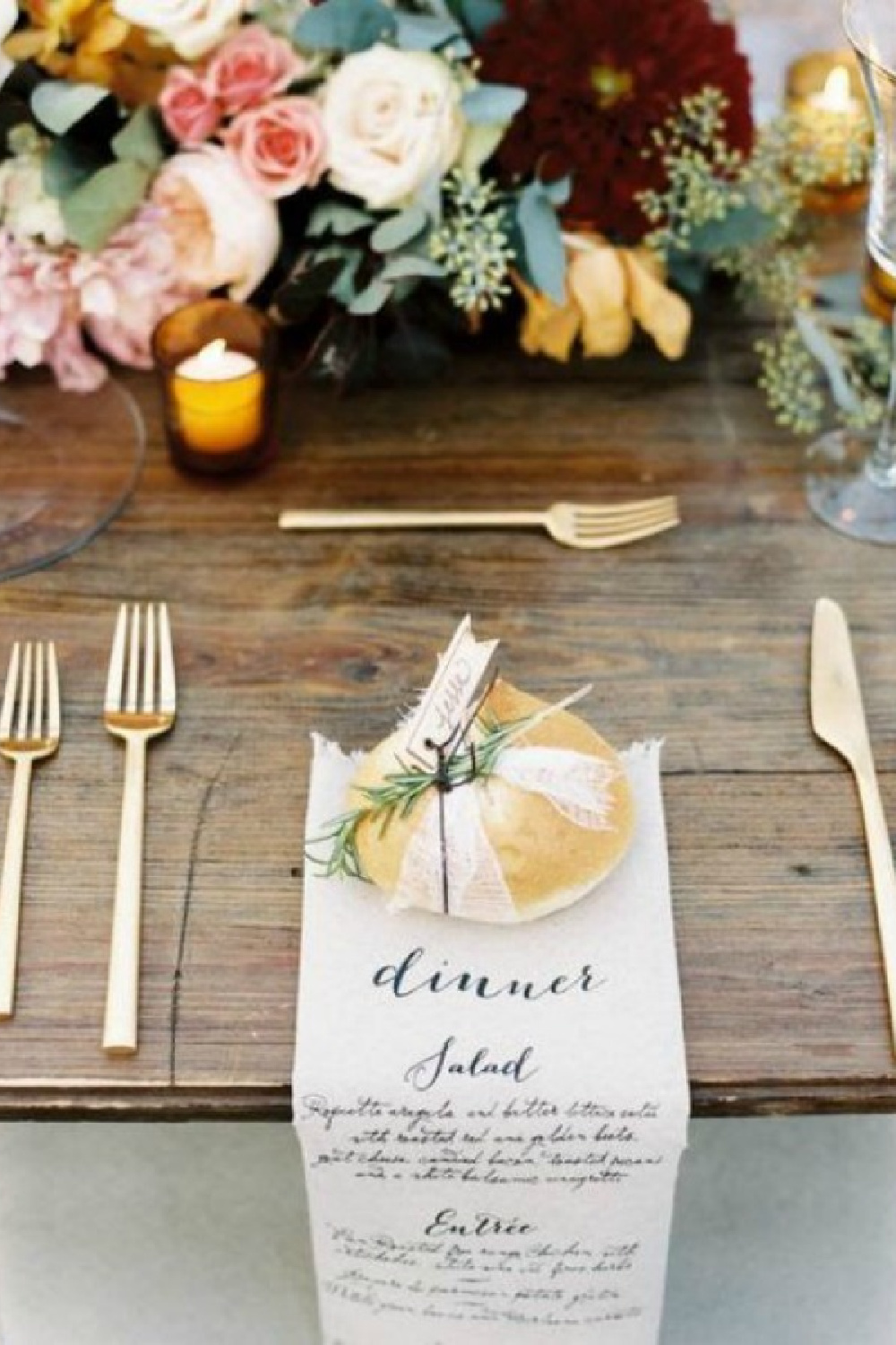 Thanksgiving dinner placesetting idea with sourdough bread bowl at each place - Society 19. #placesettings #thanksgivingtablescape