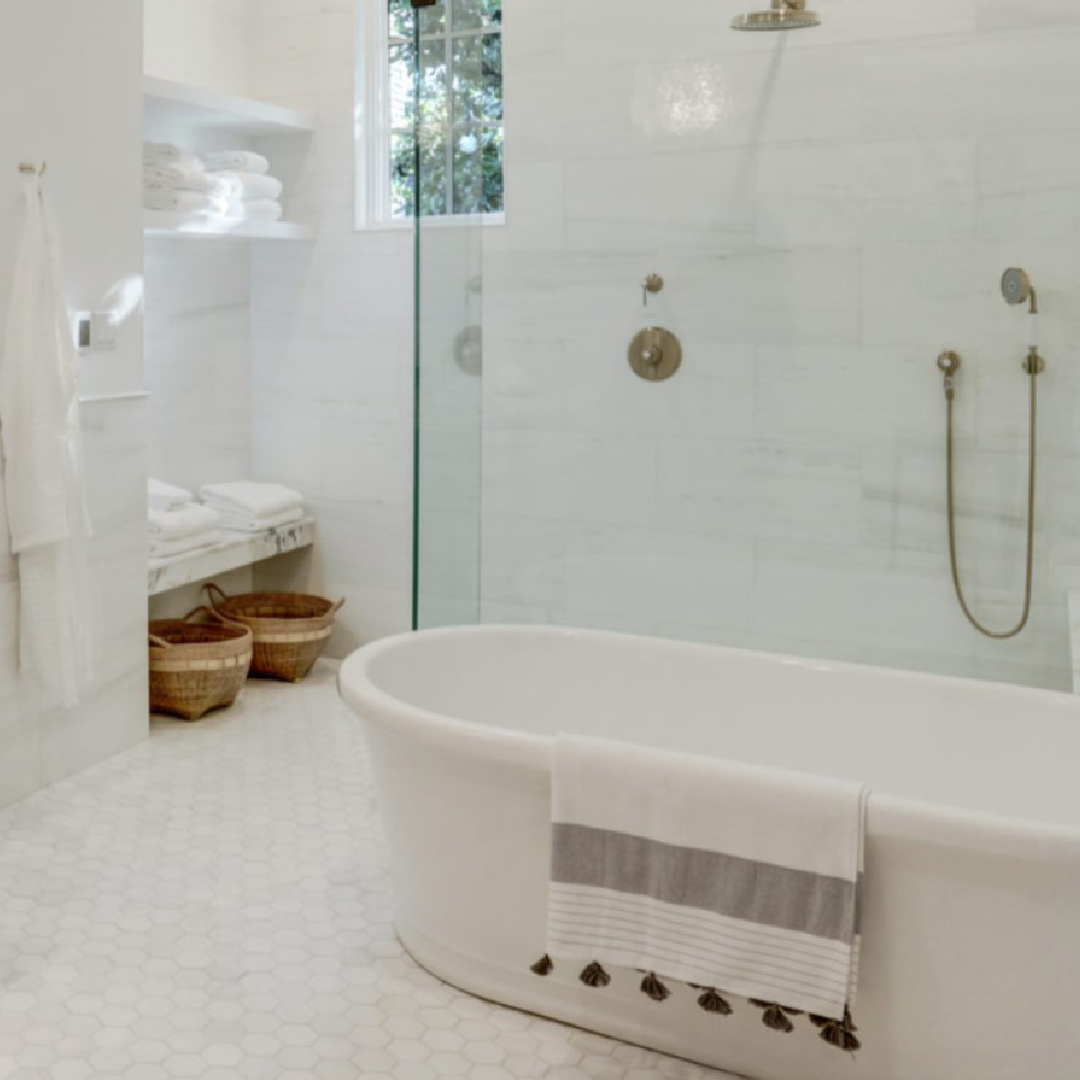 Luxurious bath in master suite designed by Colette van den Thillart and Nicky Haslam in the MILIEU Showhouse 2020.