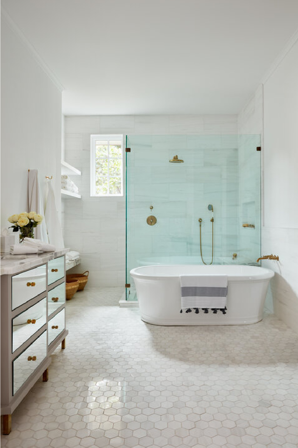 Luxurious bath in master suite designed by Colette van den Thillart and Nicky Haslam in the MILIEU Showhouse 2020.