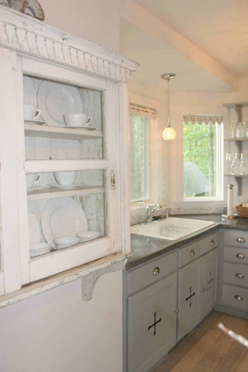 Design Details from a Tumbledown Lovely Cottage in Leiper's Fork ...