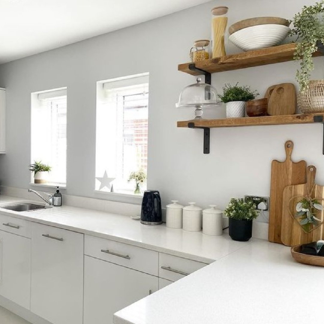 Blackened (Farrow & Ball) paint color in a kitchen - @mrsvls_home. #blackened #paintcolors