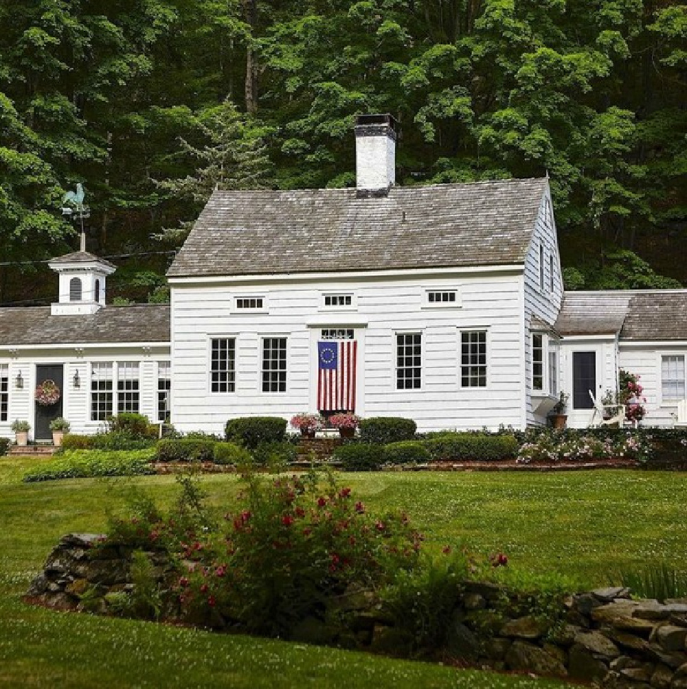 Nora Murphy's former country house in Connecticut. #whitefarmhouse #connecticutfarmhouse