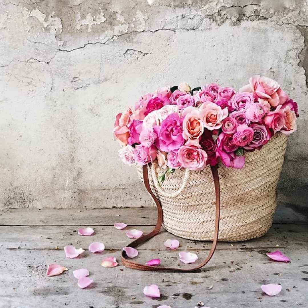 French market basket from Vivi et Margot filled with pink roses. #frenchbaskets #frnechfarmhouse #provencestyle