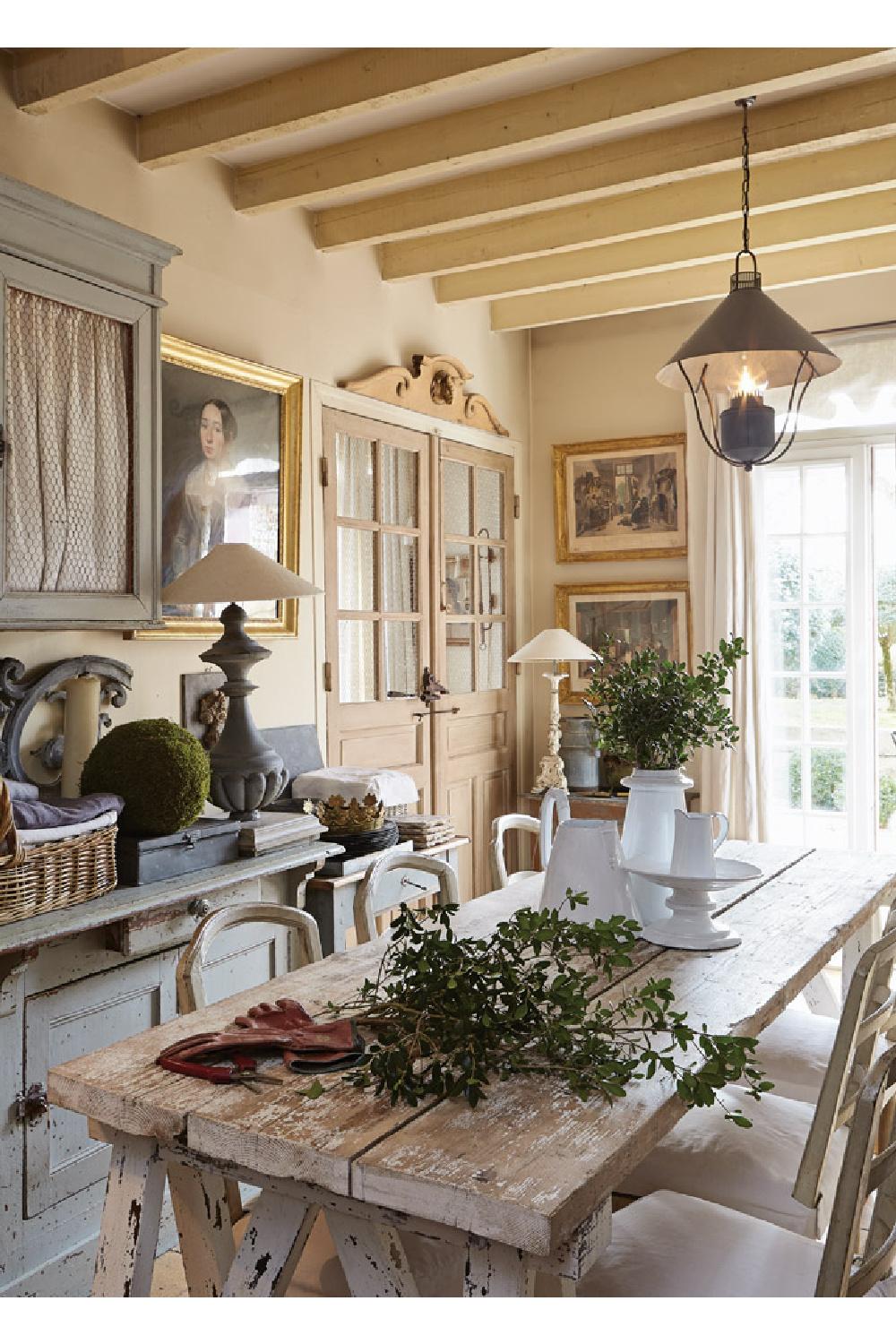 Magnificent French country kitchen with antique Swedish chairs, Gustavian style, and warm colors and finishes - Sophie Lambert's kitchen (Autempsdescerises) in Victoria Magazine, photo by Louis Galliard. #frenchkitchen