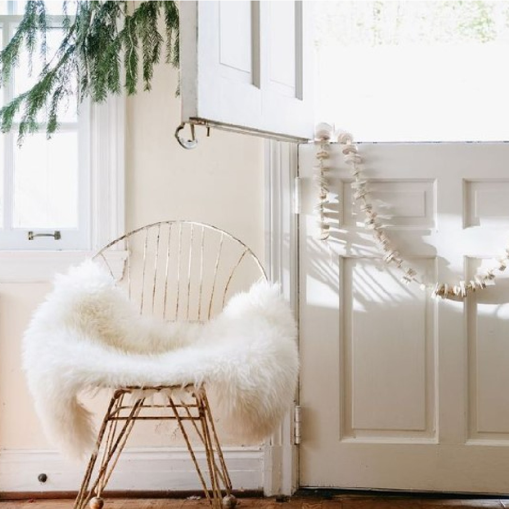 White and rustic Christmas decor at Leanne Ford's own home. #christmasdecor #modernrustic