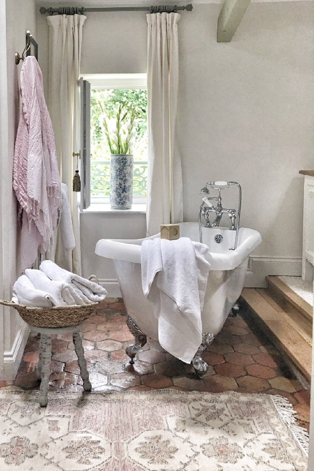 Strong White (Farrow & Ball) paint color in French farmhouse bath - Vivi et Margot. #strongwhite #farrowandballstrongwhite