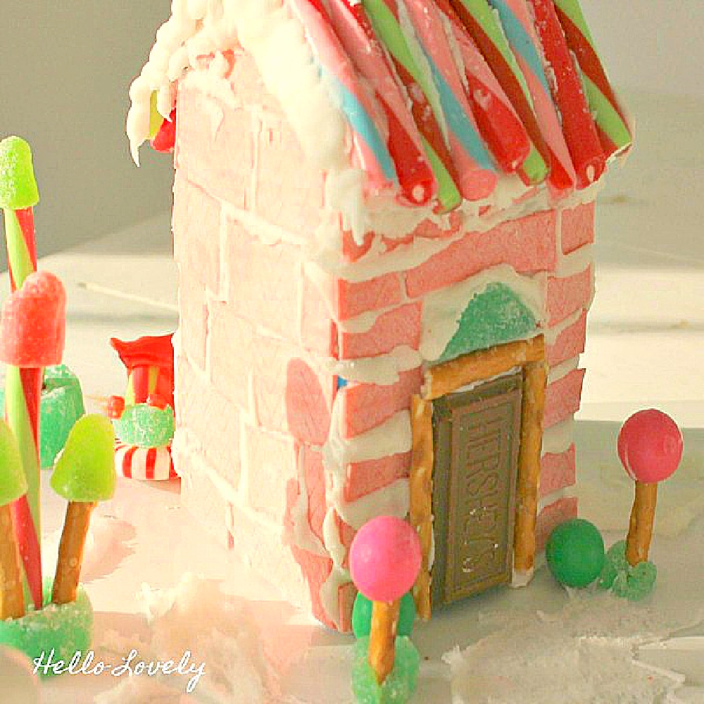 Gingerbread House Ideas & Inspiration #hellolovelystudio #pinkchristmas #gingerbreadhouse