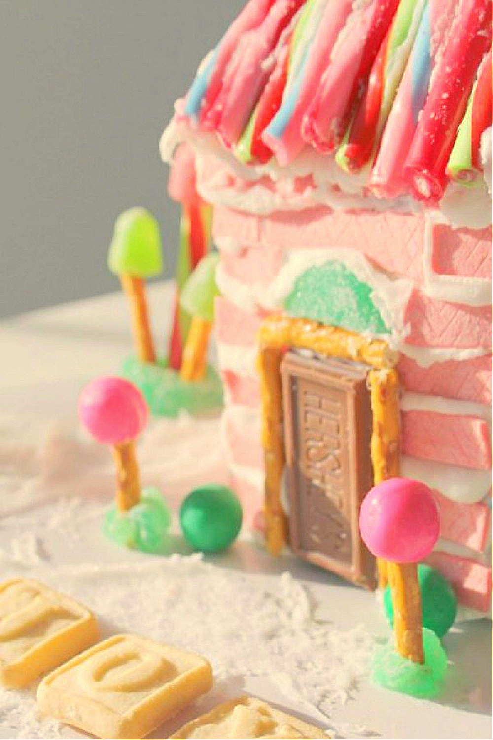 Gingerbread House Ideas & Inspiration #hellolovelystudio #pinkchristmas #gingerbreadhouse