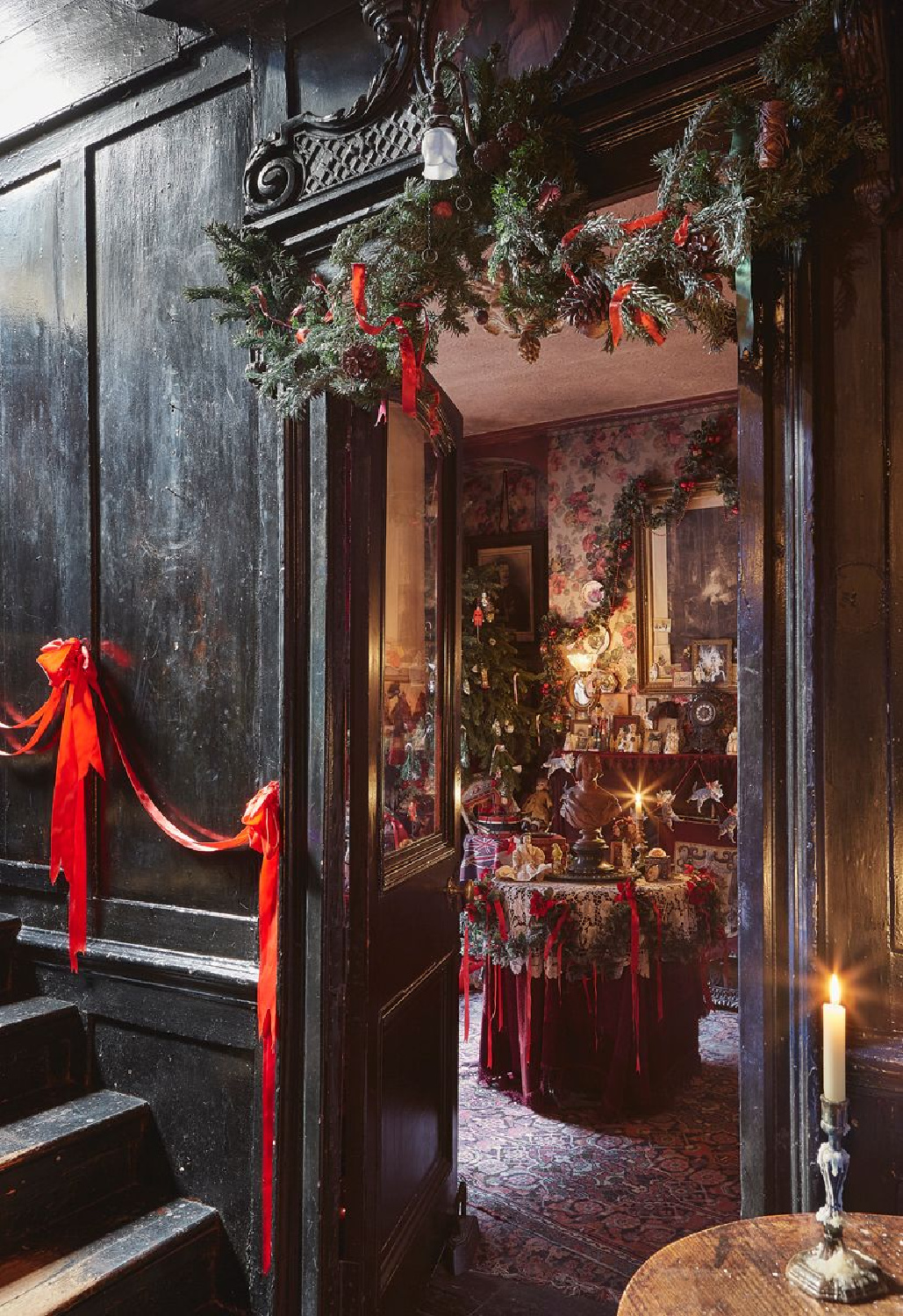 Dennis Severs House in London decorated for the holidays - photo by Louis Gaillard. #oldworldstyle #dennissevers