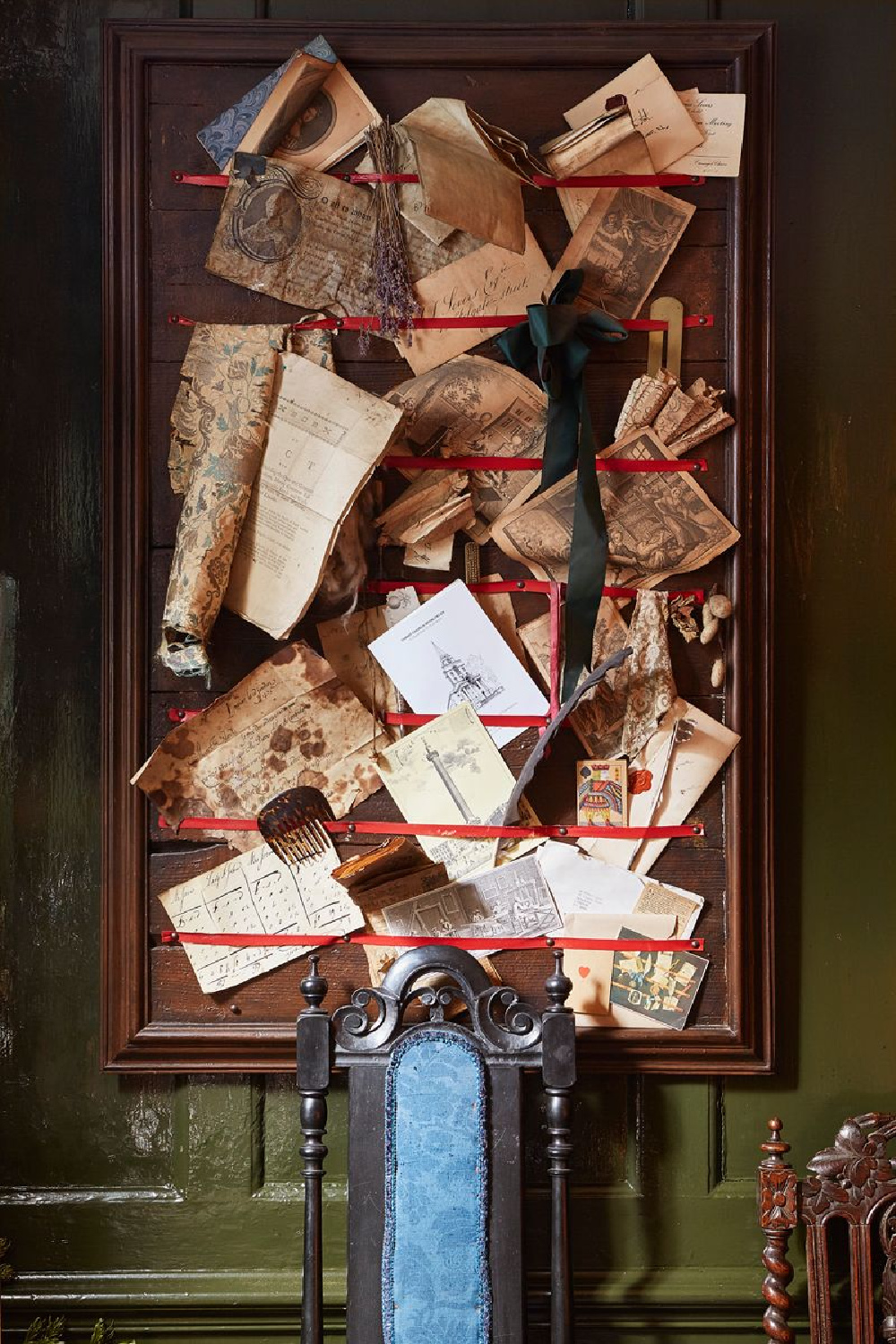 Dennis Severs House in London decorated for the holidays - photo by Louis Gaillard. #oldworldstyle #dennissevers