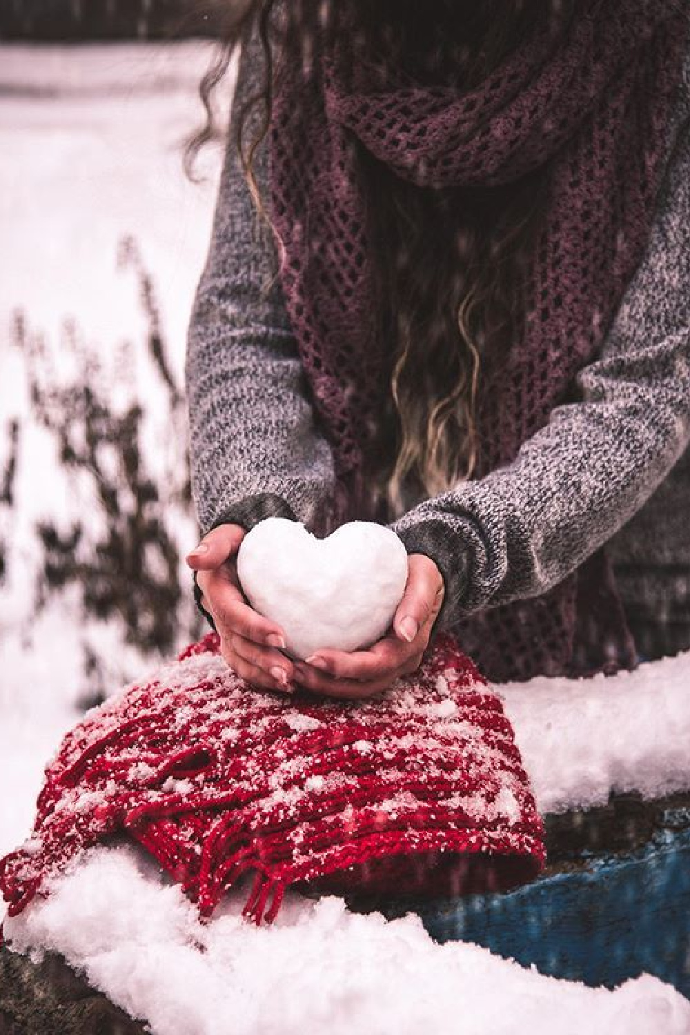 Heart shaped snow sculpture - #wildflowers_and_stilllife. #cozywinter