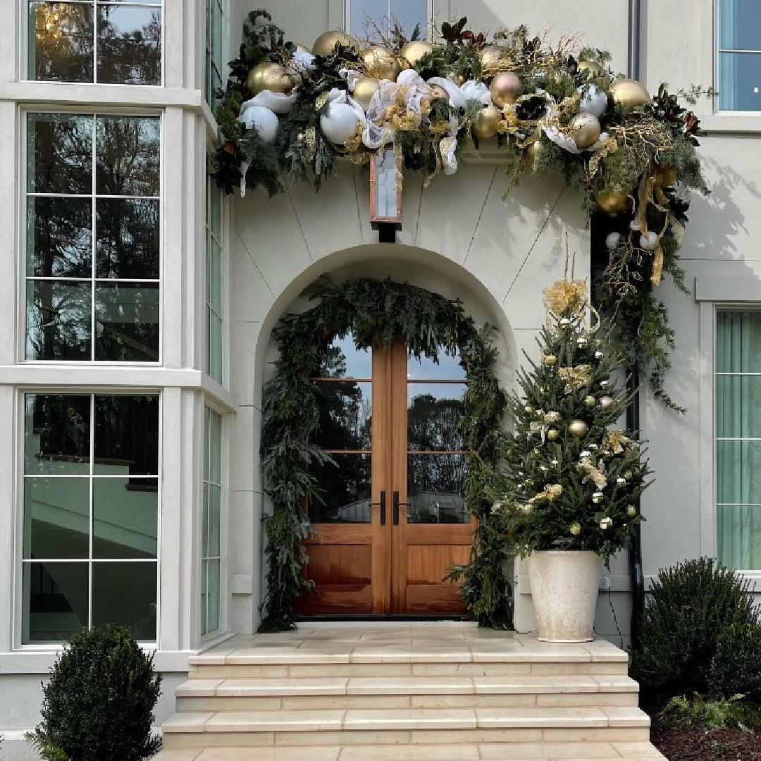 Atlanta Holiday Home 2022 decorated entrance with beautiful planter - Boxwoods Atlanta. #holidayporch