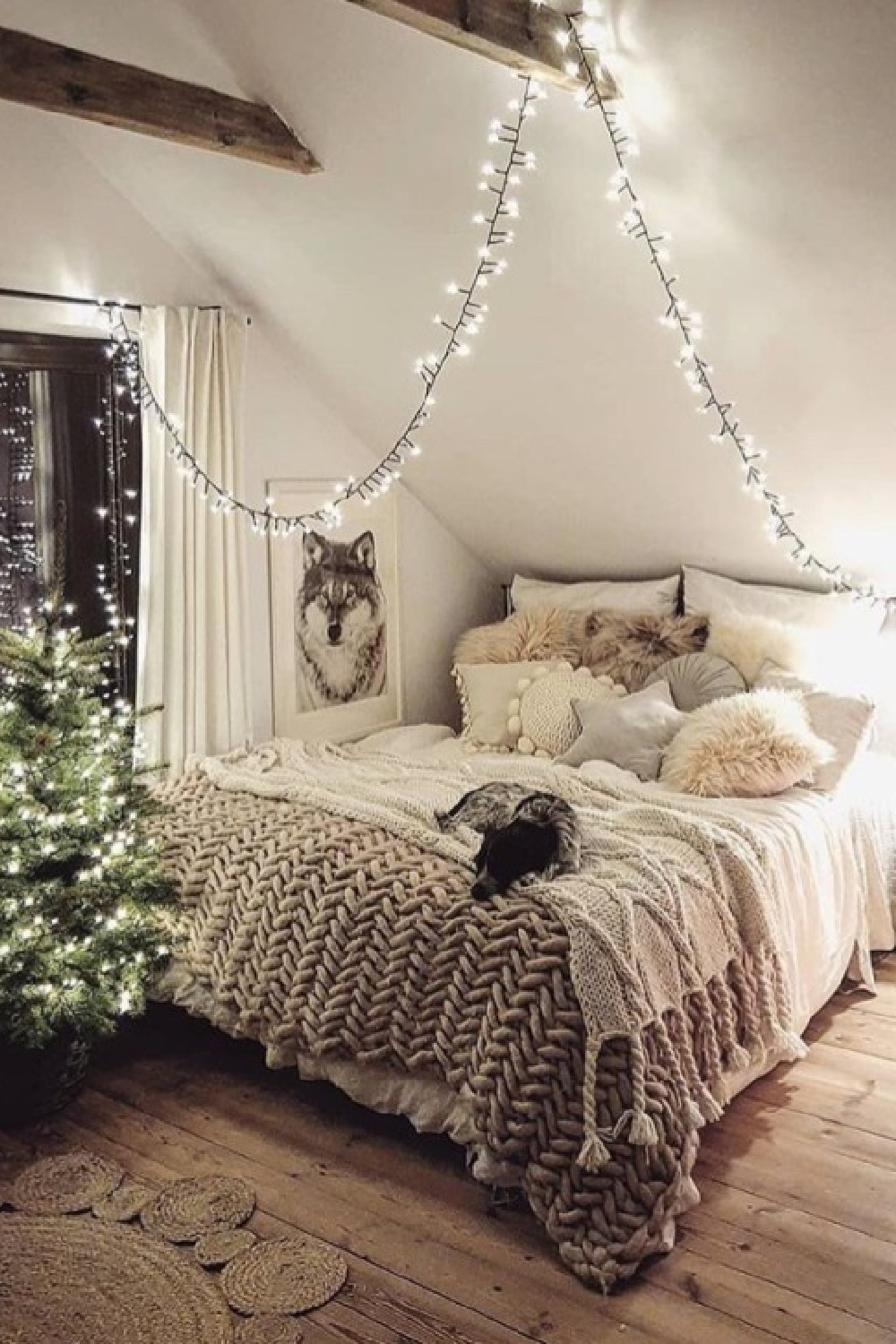 Cozy bedroom decorated Scandi Christmas style - CozyWinterWorld on Tumblr. #cozybedroom #christmasdecor