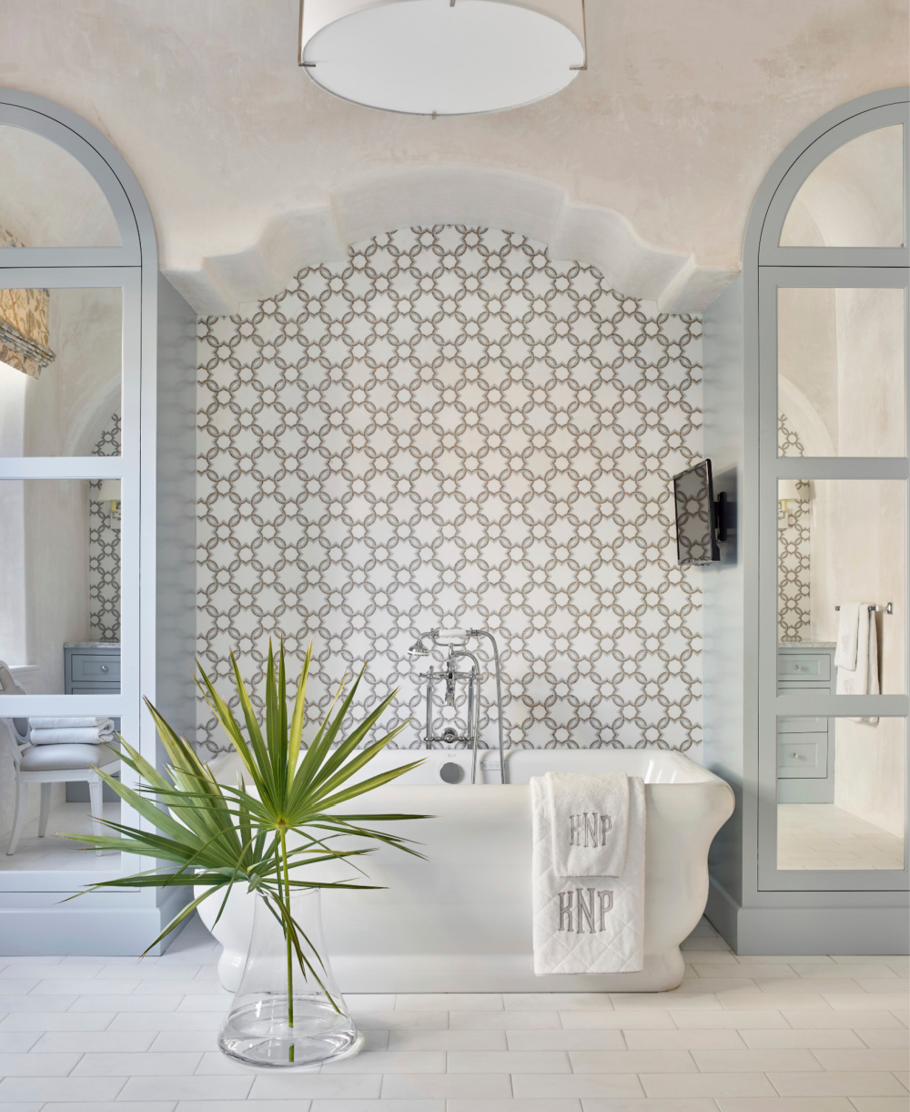 Sophisticated and classic bathroom designed by Suzanne Kasler in EDITED STYLE (Rizzoli, 2022).