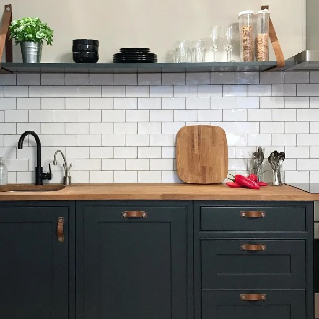 Farrow and Ball Off-Black No. 57 black kitchen cabinets in a beautifully designed kitchen by @pro_home_stylist. #blackkitchencabinets