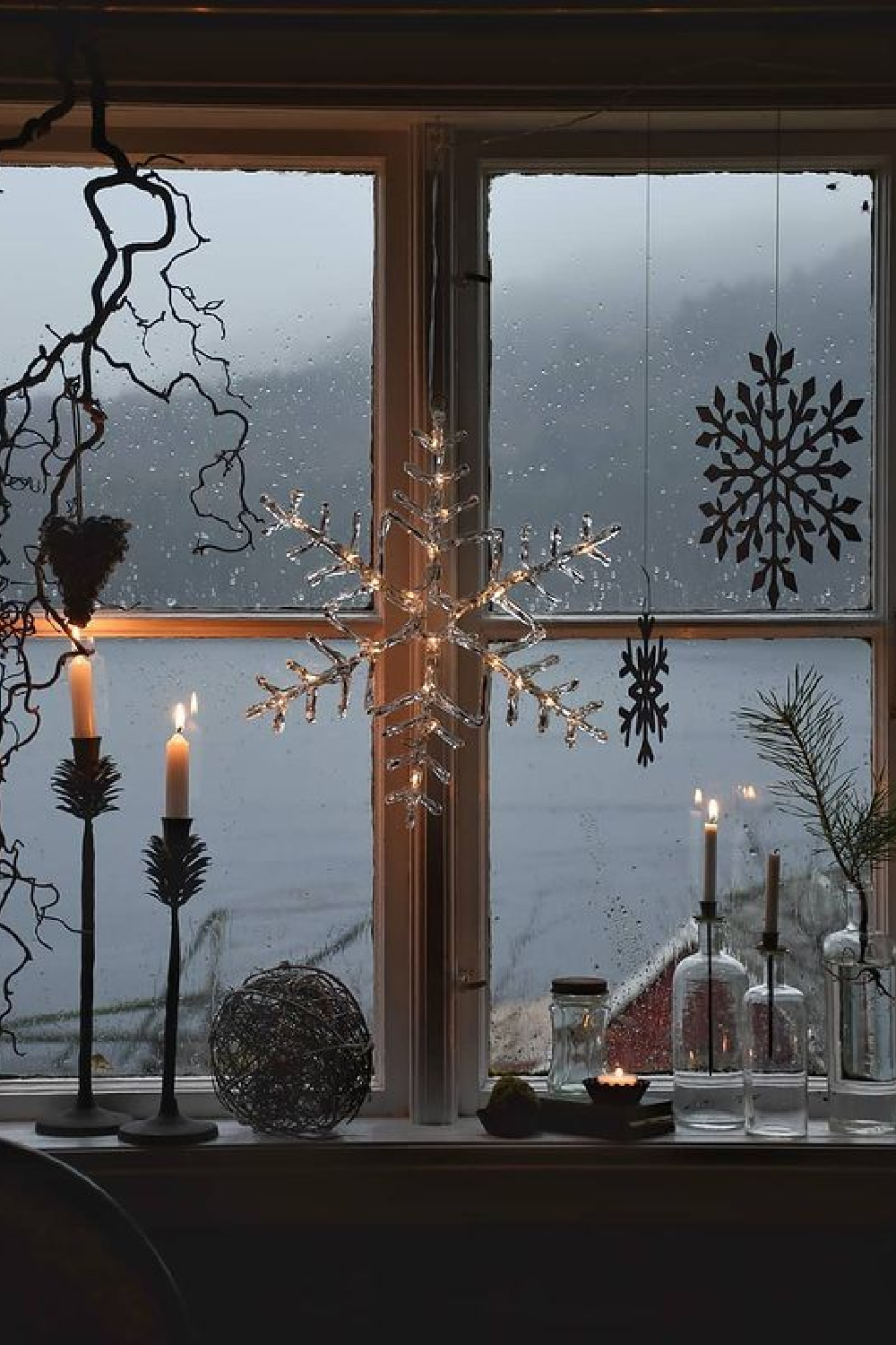 Winter cozy snowflake decorations in window - @fjordfiskerenhjem. #scandichristmas