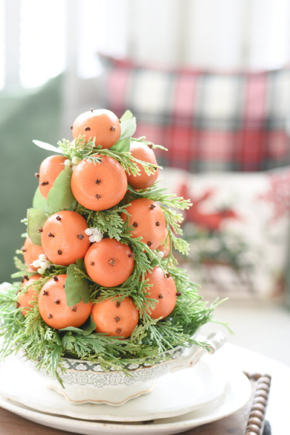 Christmas topiary with clementines (faux!) studded with cloves and attached to a cone - FollowtheYellowBrickHome. #christmascitrus #christmastopiary #christmascenterpiece