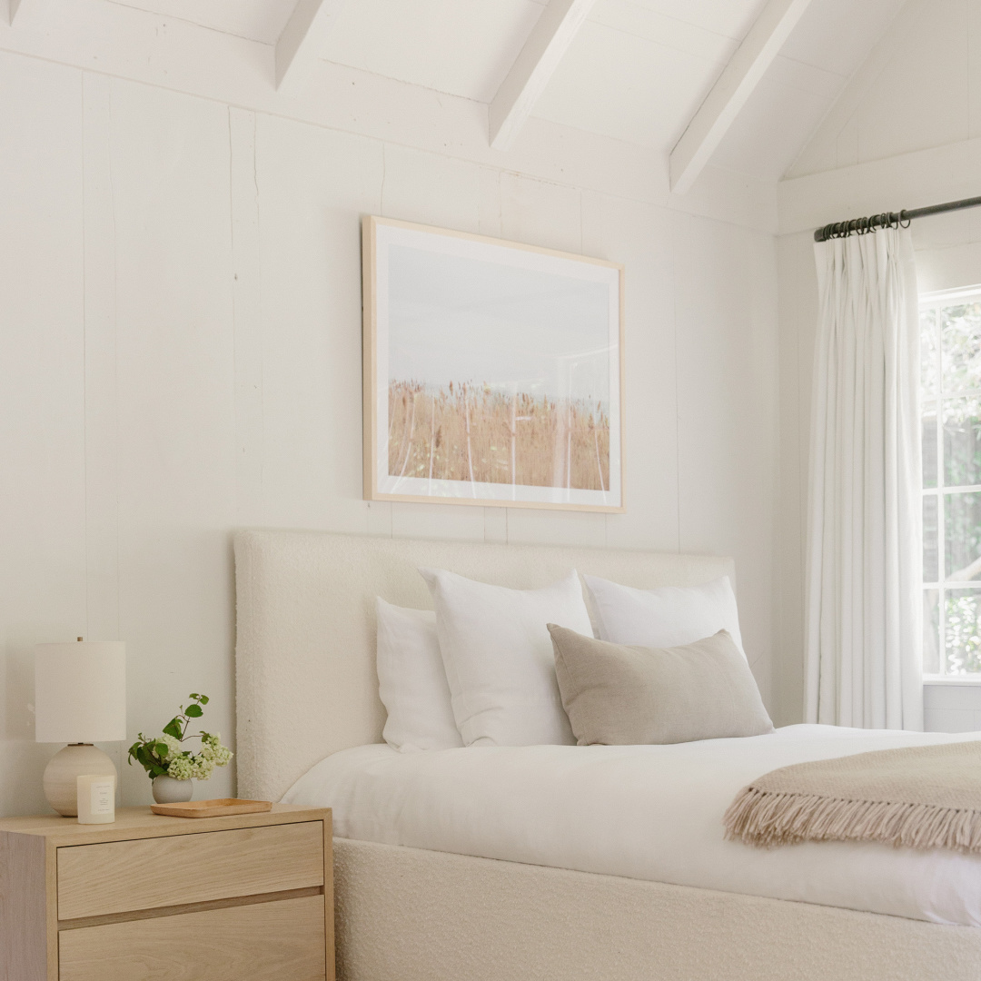 Modern minimal white bedroom by Jenni Kayne in Canyon Chateau project. #minimalmodern #bedrooms #jennikaynehome