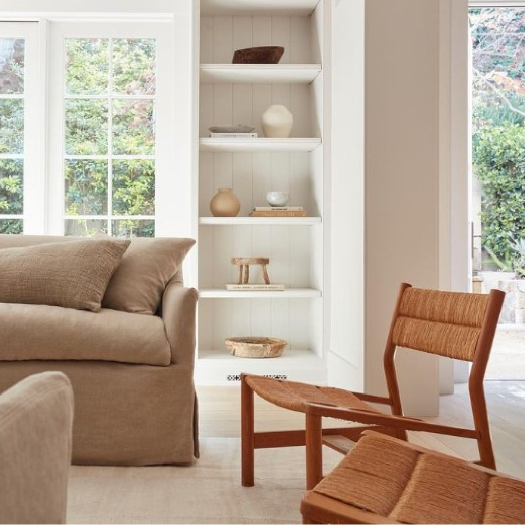 Jenni Kayne Miramar sofa in beautiful living room with vintage chairs and built-in shelves. #jennikaynehome #minimalmodern #livingrooms