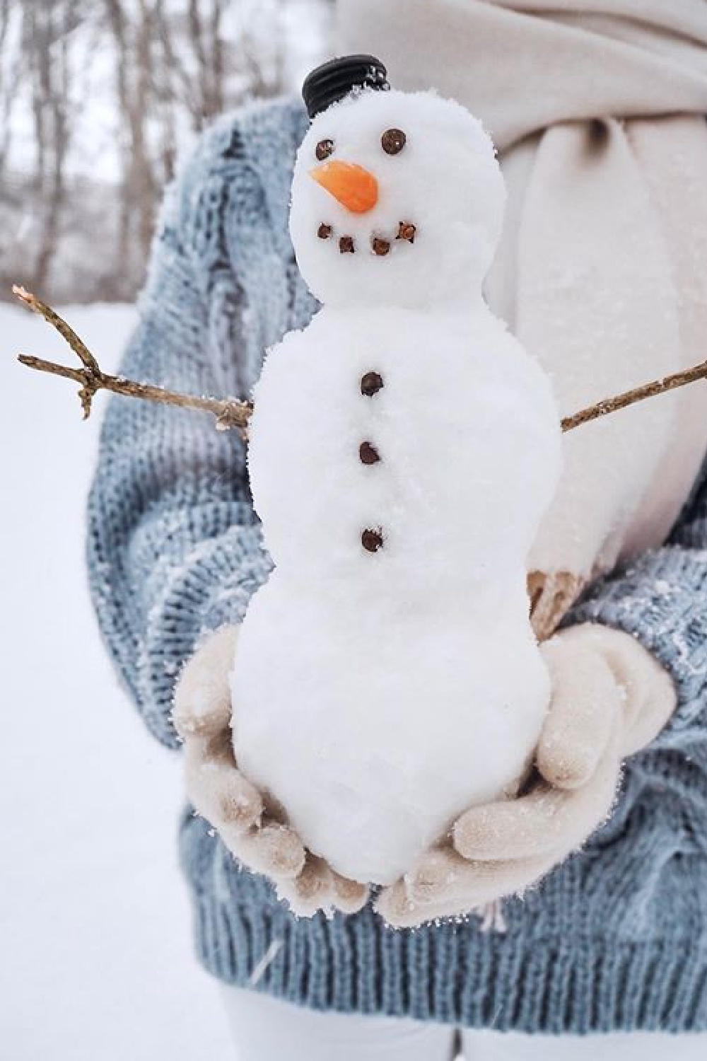 Mini snowman with mittens and blue sweater - @nadiine.o. #snowman