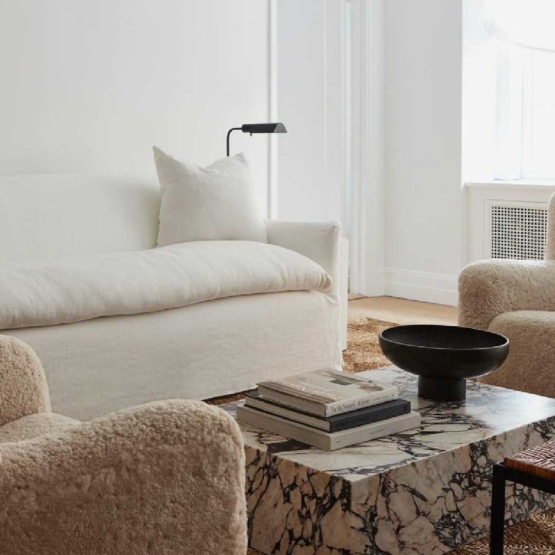 Beautiful minimal luxe living room with modern furnishings from Jenni Kayne and marble coffee table - Page Pettit Design. #minimalluxe #livingrooms