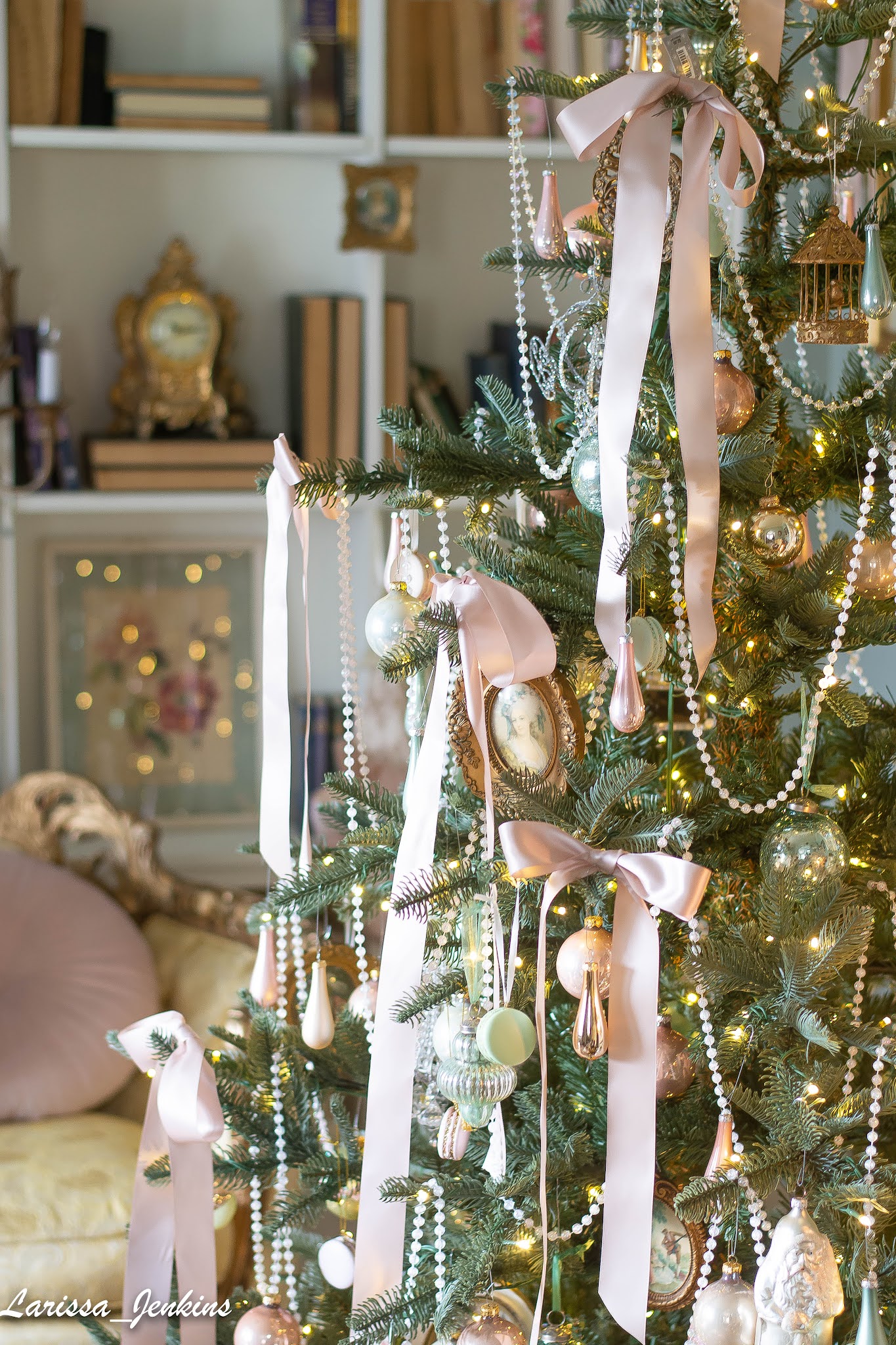 Beautiful French country Christmas tree with pink ribbon and Old World style - Larissa Jenkins of Welch House 1900. #frenchchristmas #pinkchristmas