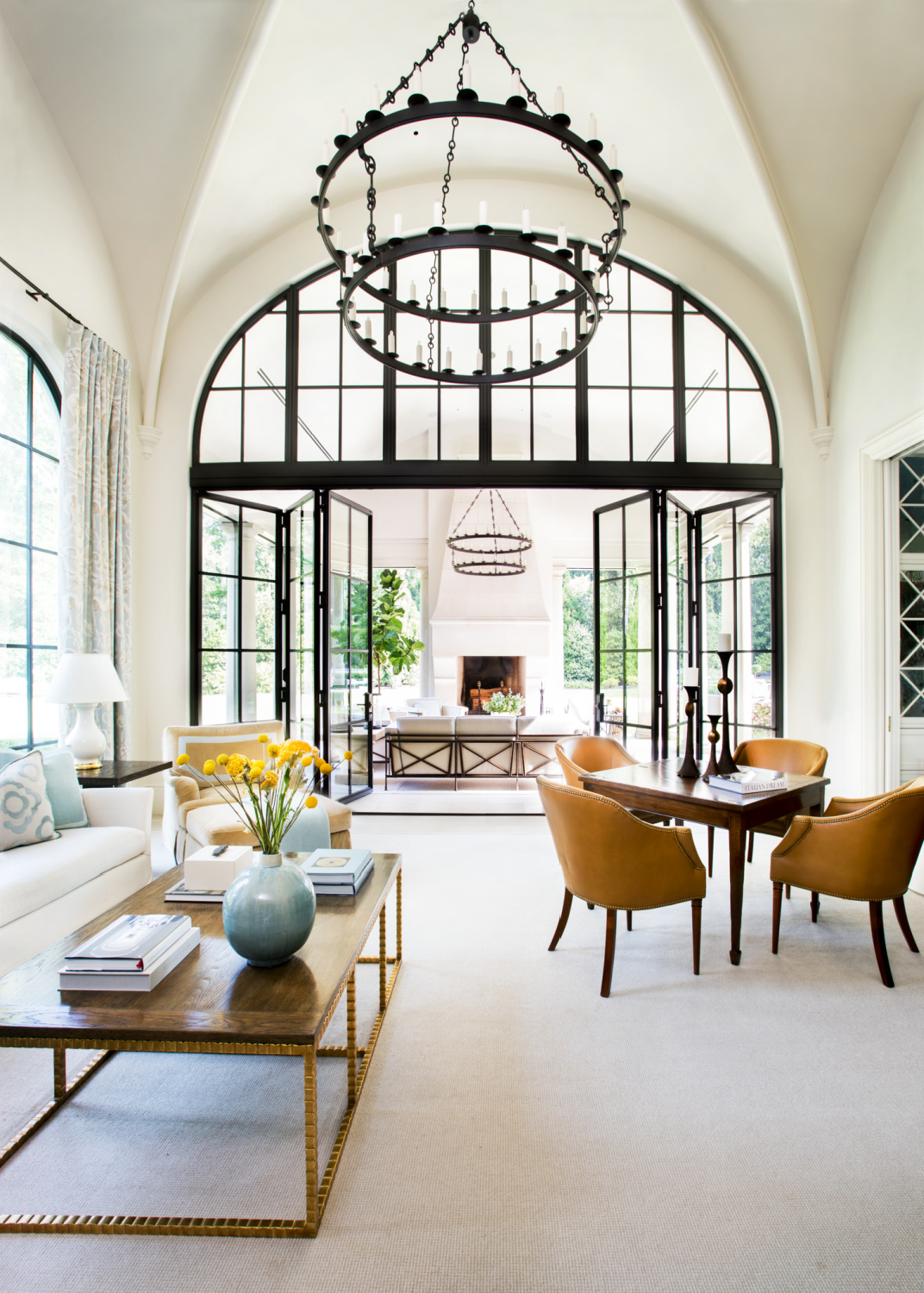 Sophisticated and classic interior designed by Suzanne Kasler in EDITED STYLE (Rizzoli, 2022).