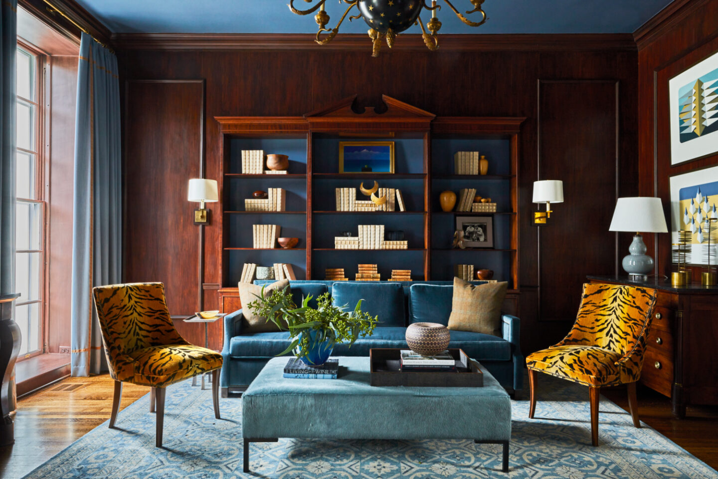 Sophisticated and classic interior designed by Suzanne Kasler in EDITED STYLE (Rizzoli, 2022).