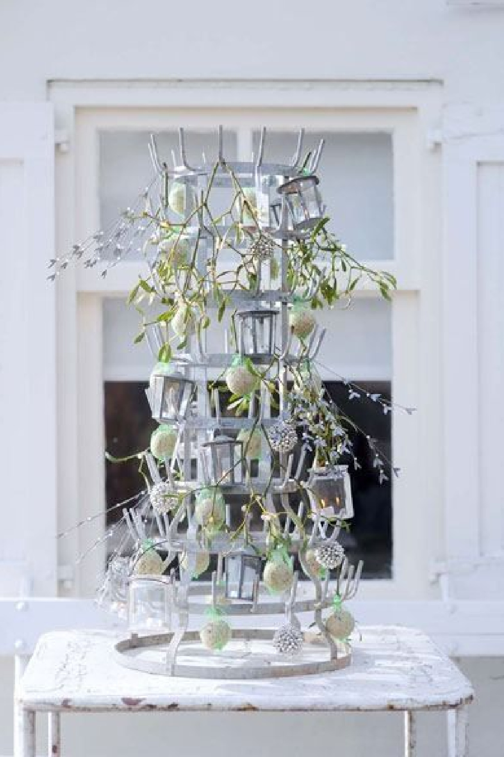 Beautiful serene bottle rack decorated as a design element - Libelle. #bottlerack #vintagedecor #scandinavianstyle