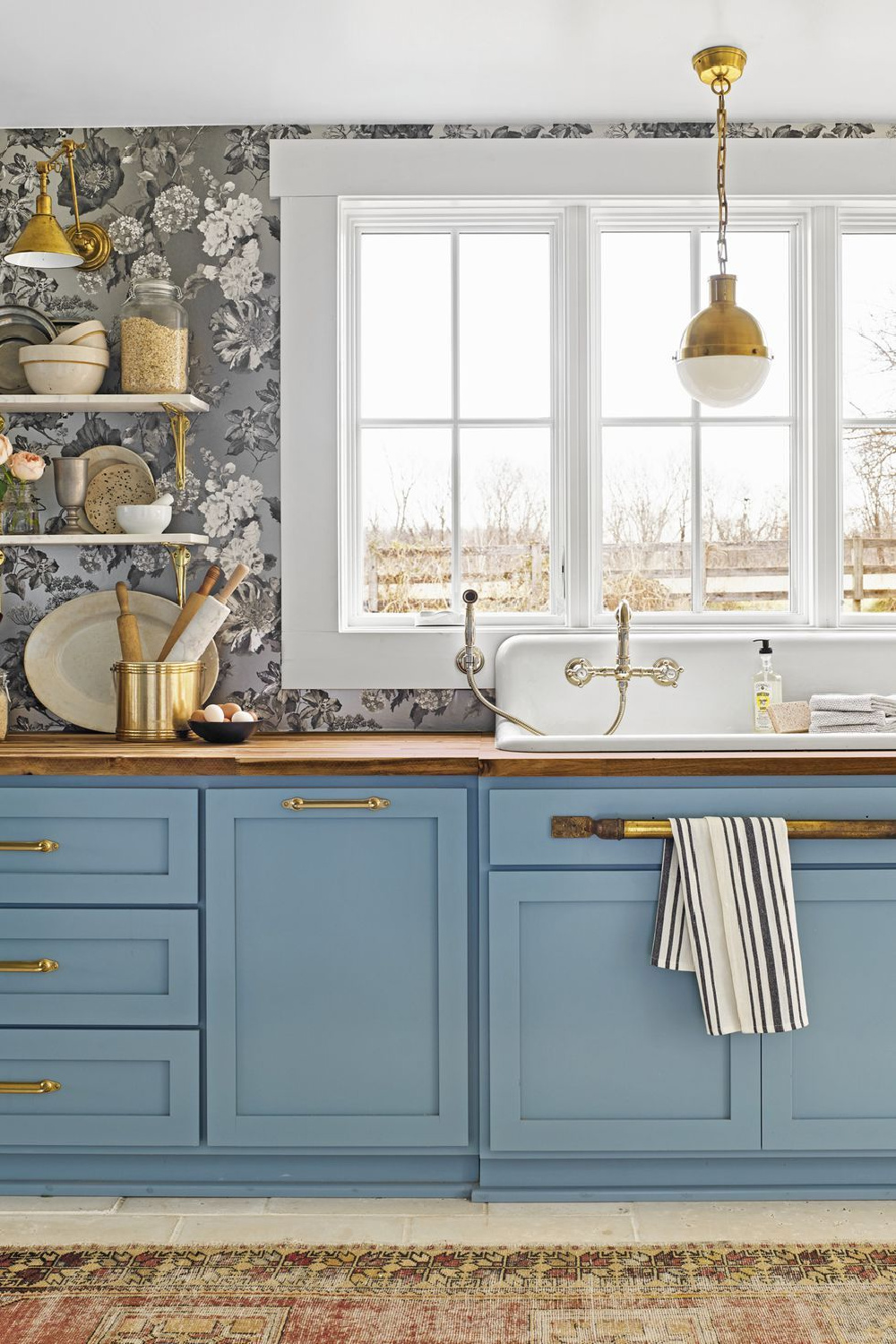 Holly Williams' beautiful blue Tennessee kitchen with blue cabinets and grey scenic wallpaper - photo by Annie Schlecter. #bluekitchens #modernfarmhouse