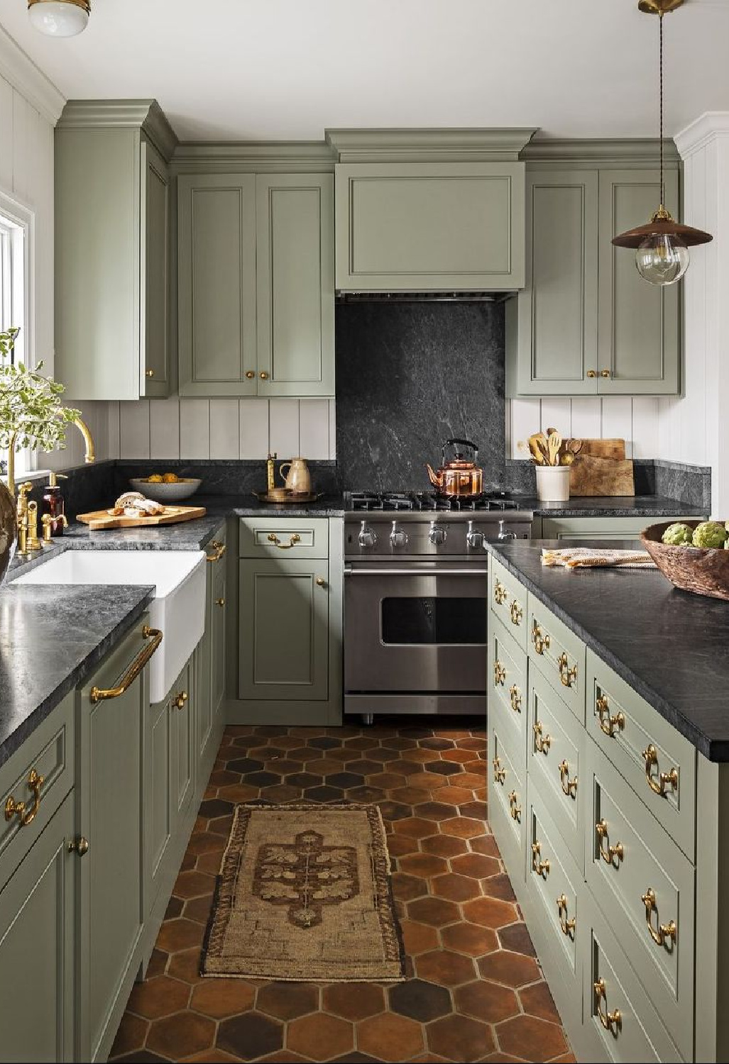 Green kitchen cabinets in a lovely design by Heidi Caillier (photo by Haris Kenjar). Color is BM Oil Cloth. #benjaminmooreoilcloth #greenkitchens